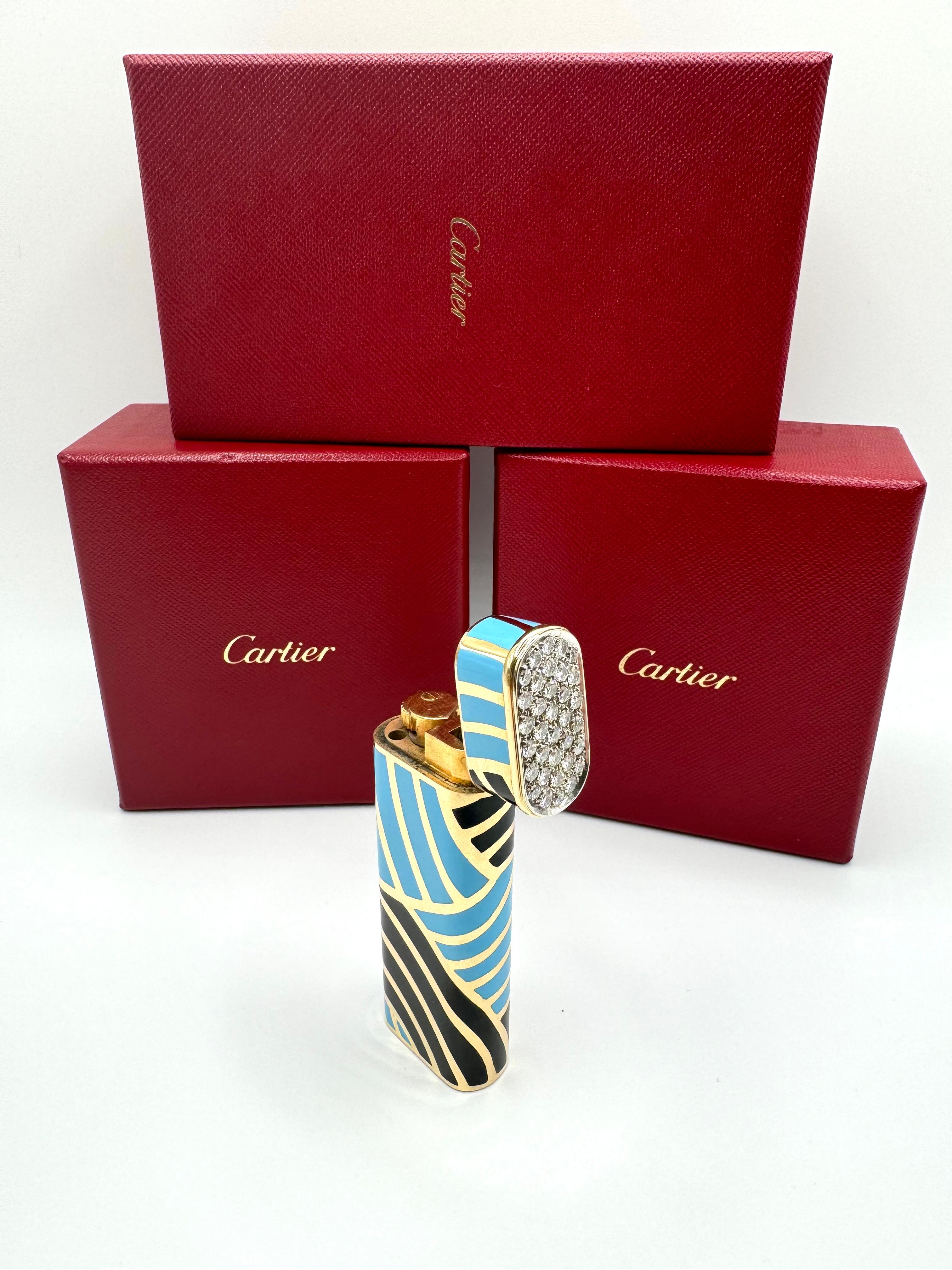 Taille ronde Briquet en or et émail de Cartier en vente