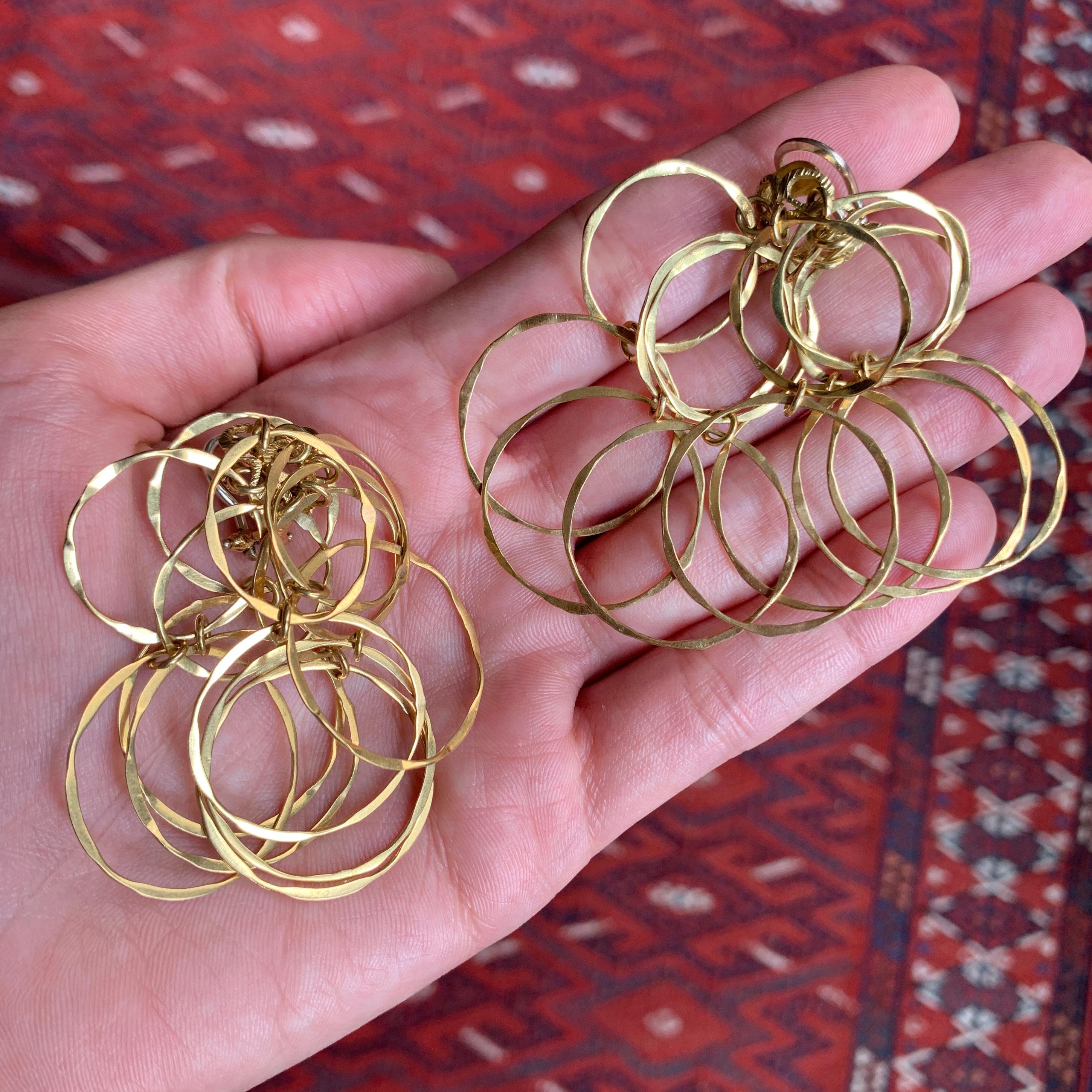 Cartier Gold Cascade Runde Gliederohrringe Circa 1970 (Modernistisch)