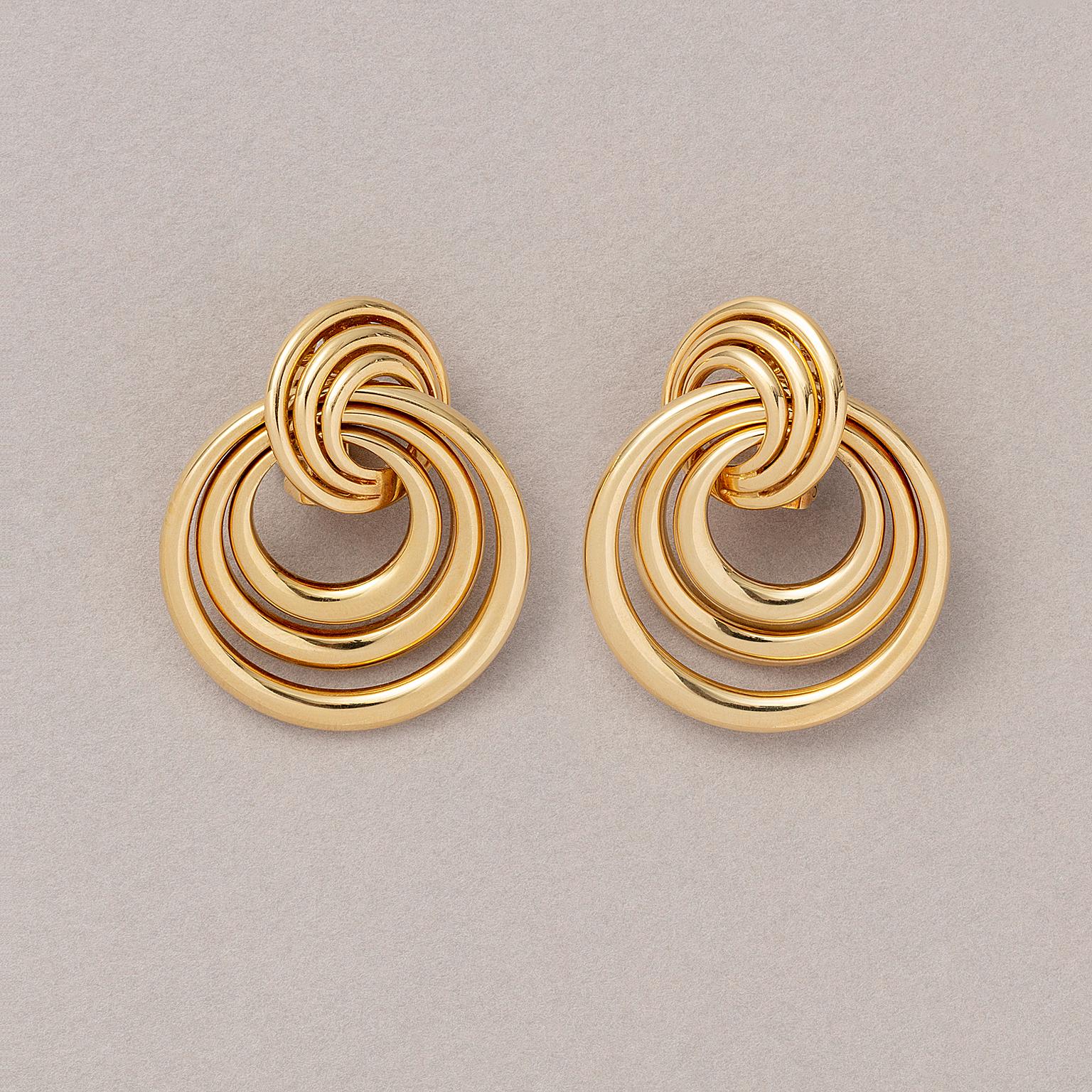 A pair of 18-carat yellow gold earrings consisting of three hoops dangling through three smaller hoops. Signed, dated and numbered: Cartier 1993 C23658. In original box.

weight: 28.95 grams
dimensions: 40 x 32 mm