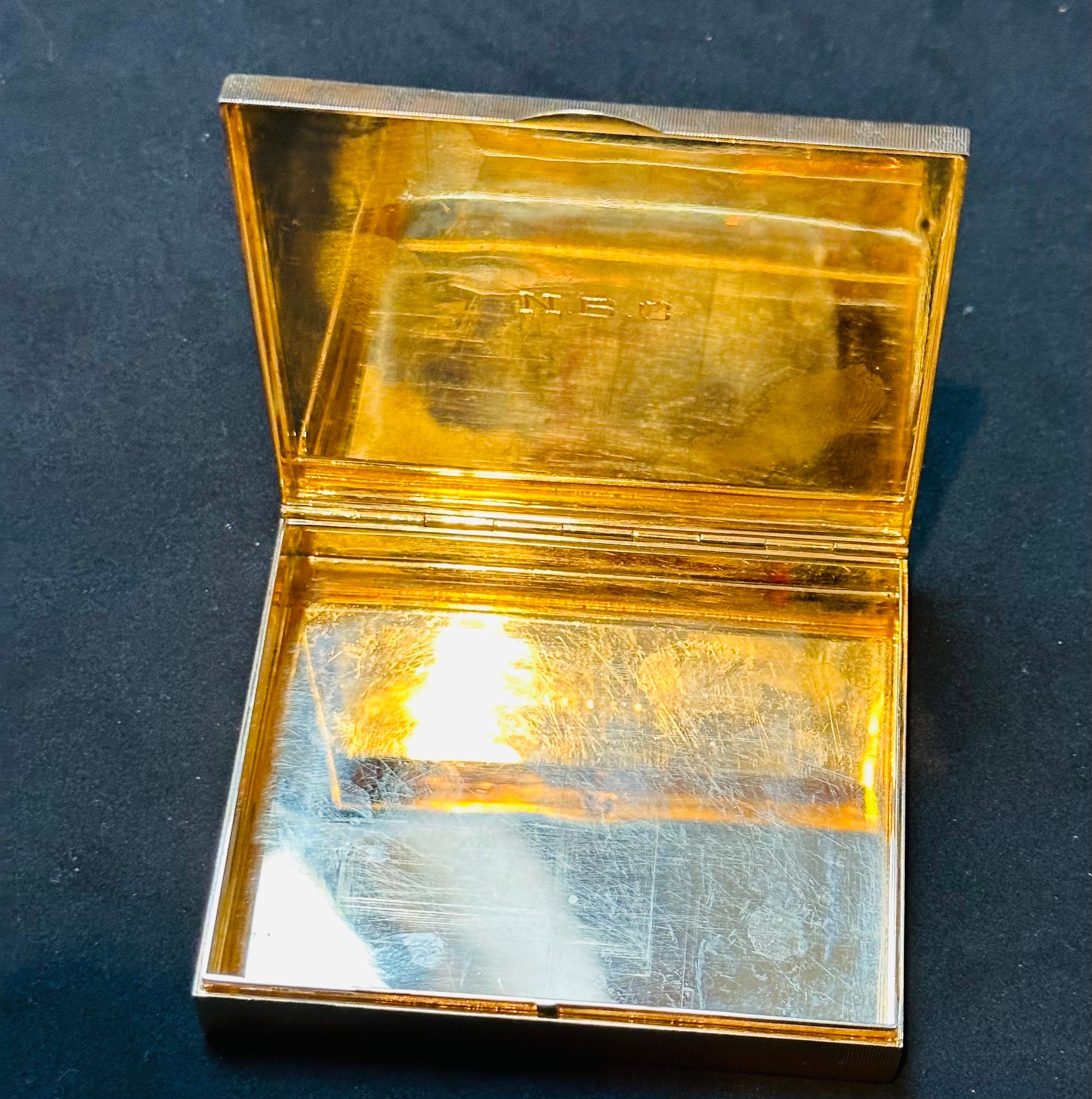 Cartier Gold Compact Powder Box 14 Karat Gold Make-Up Compact 114 Gm In Excellent Condition For Sale In New York, NY