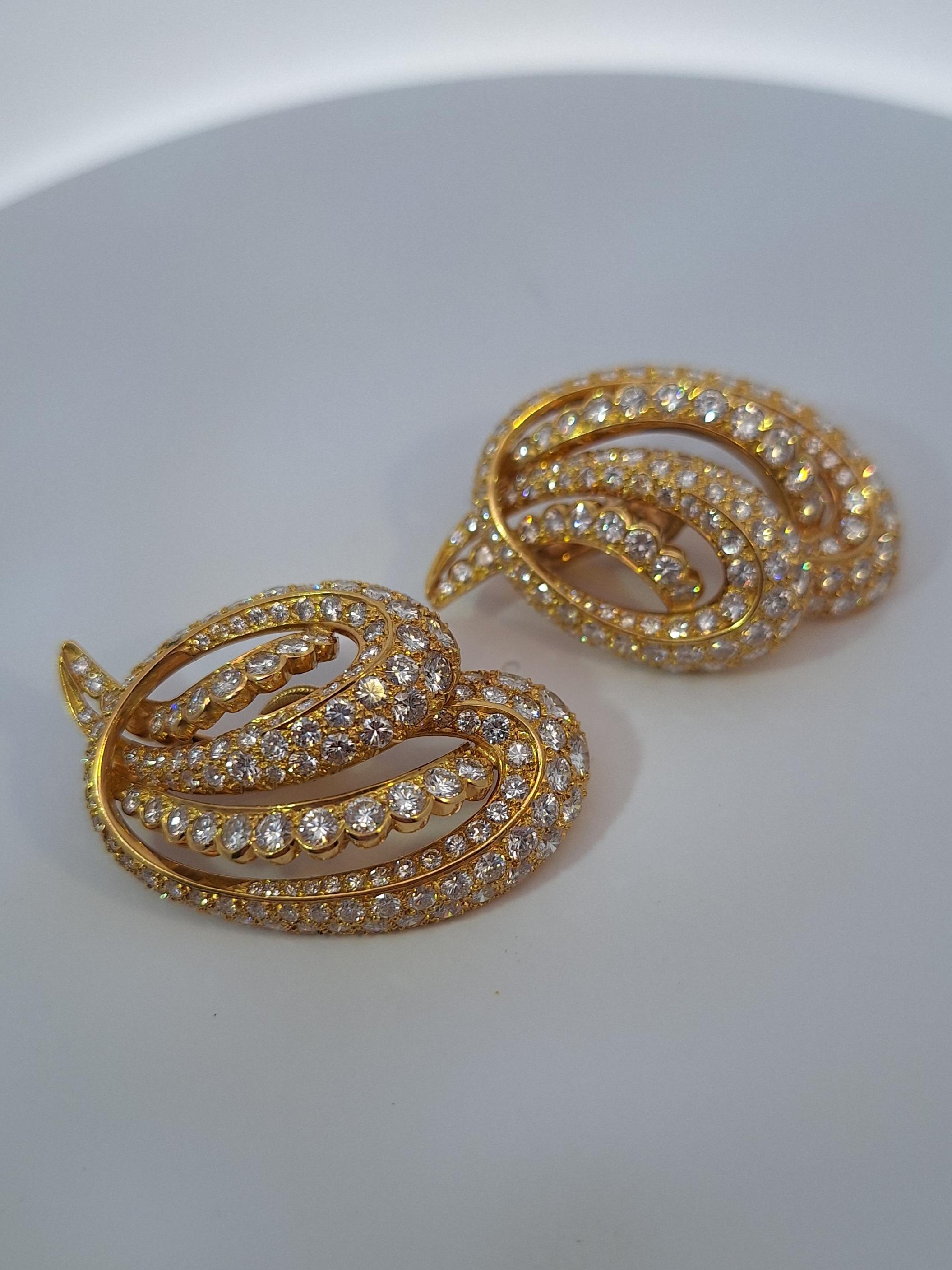 Cartier Gold & Diamond Clip Earrings In Excellent Condition For Sale In New York, NY