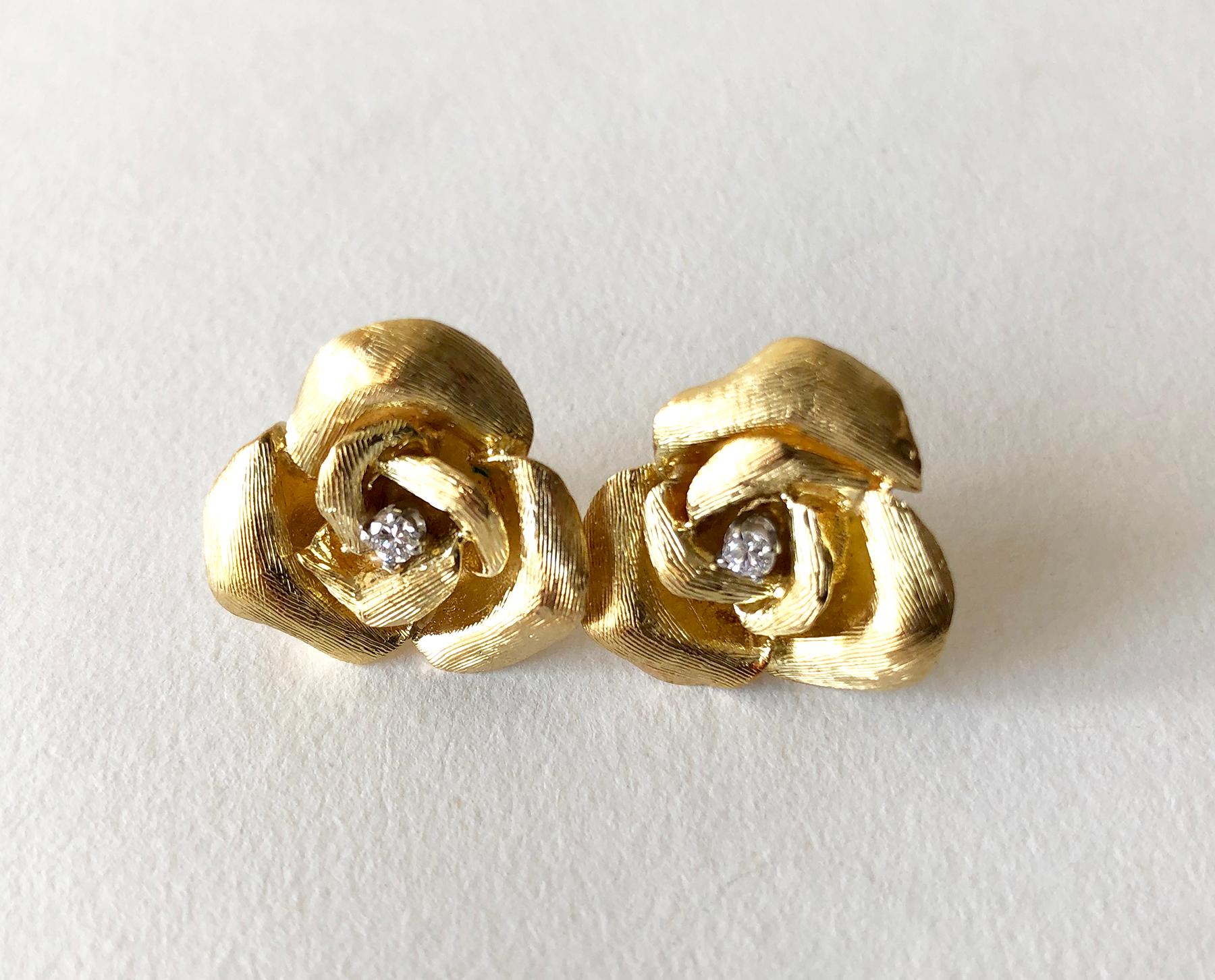 Moderniste Cartier France, broche et boucles d'oreilles fleuries roses en or 18 carats et diamants en vente