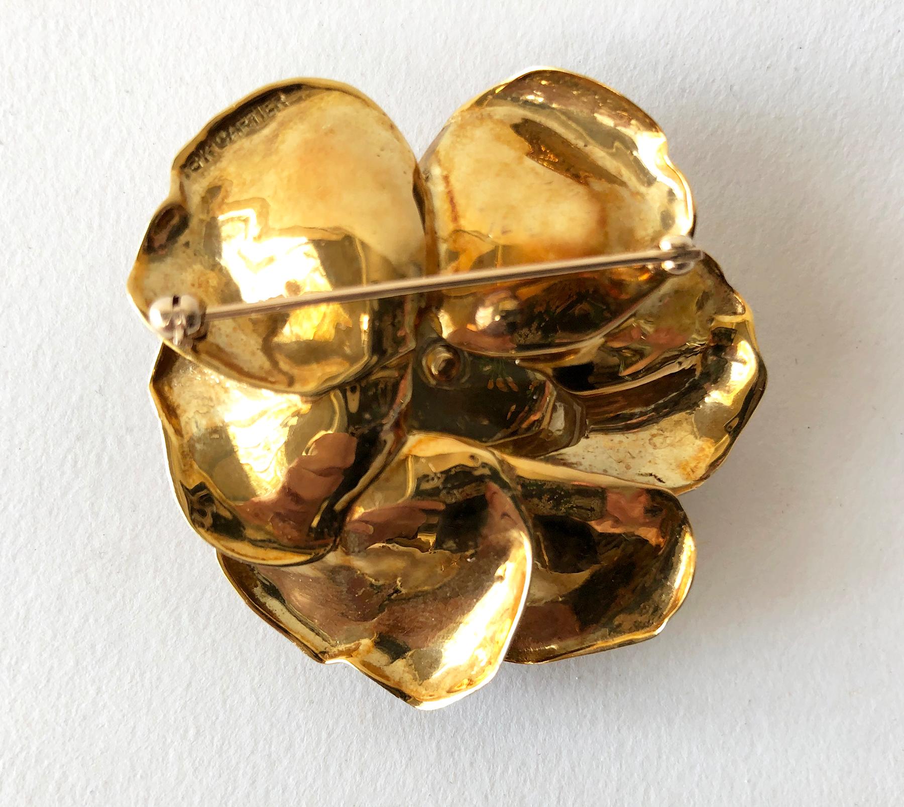 Cartier France, broche et boucles d'oreilles fleuries roses en or 18 carats et diamants Pour femmes en vente