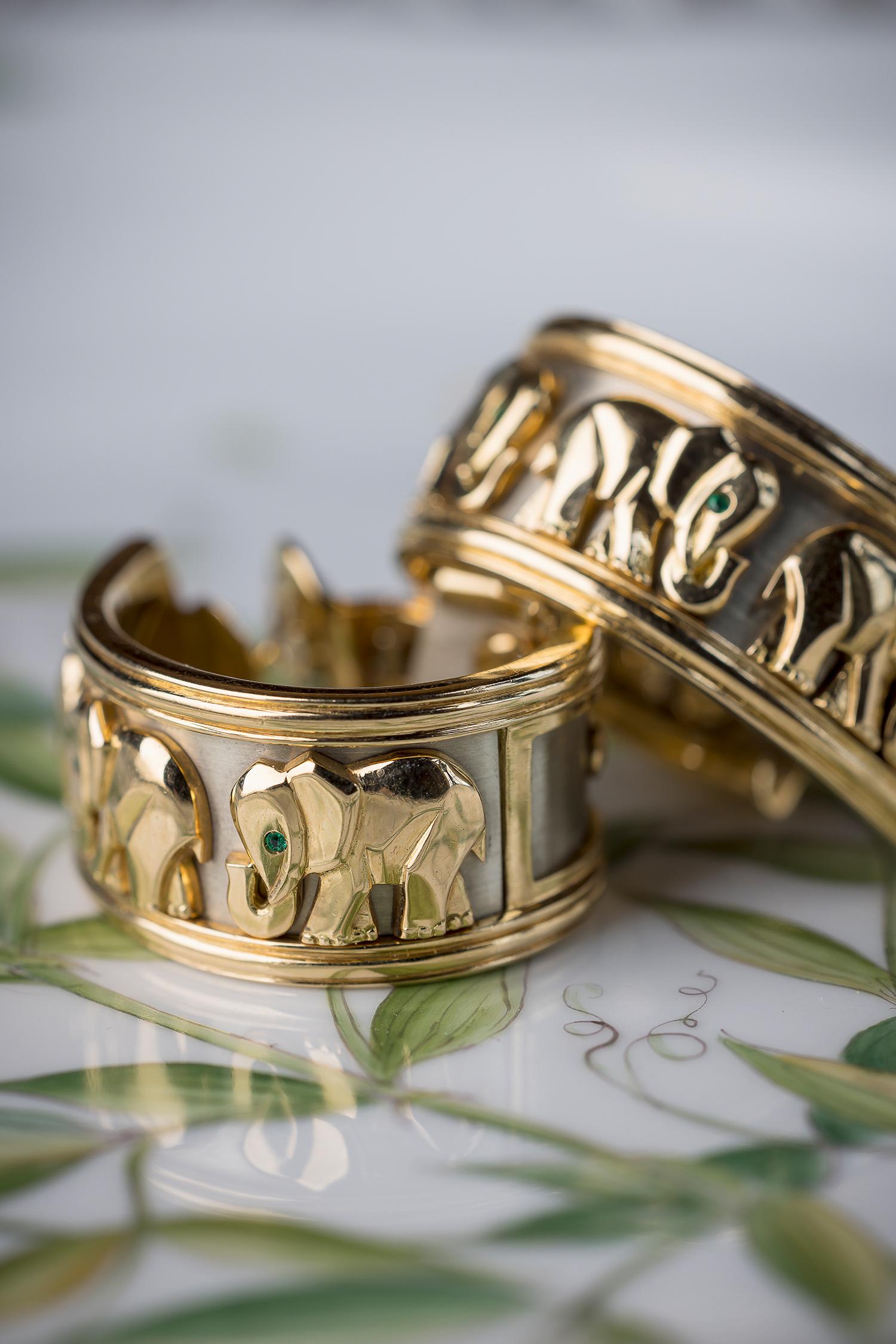 1980s Cartier two tone gold and emerald elephant earrings In Excellent Condition In Malmö, SE