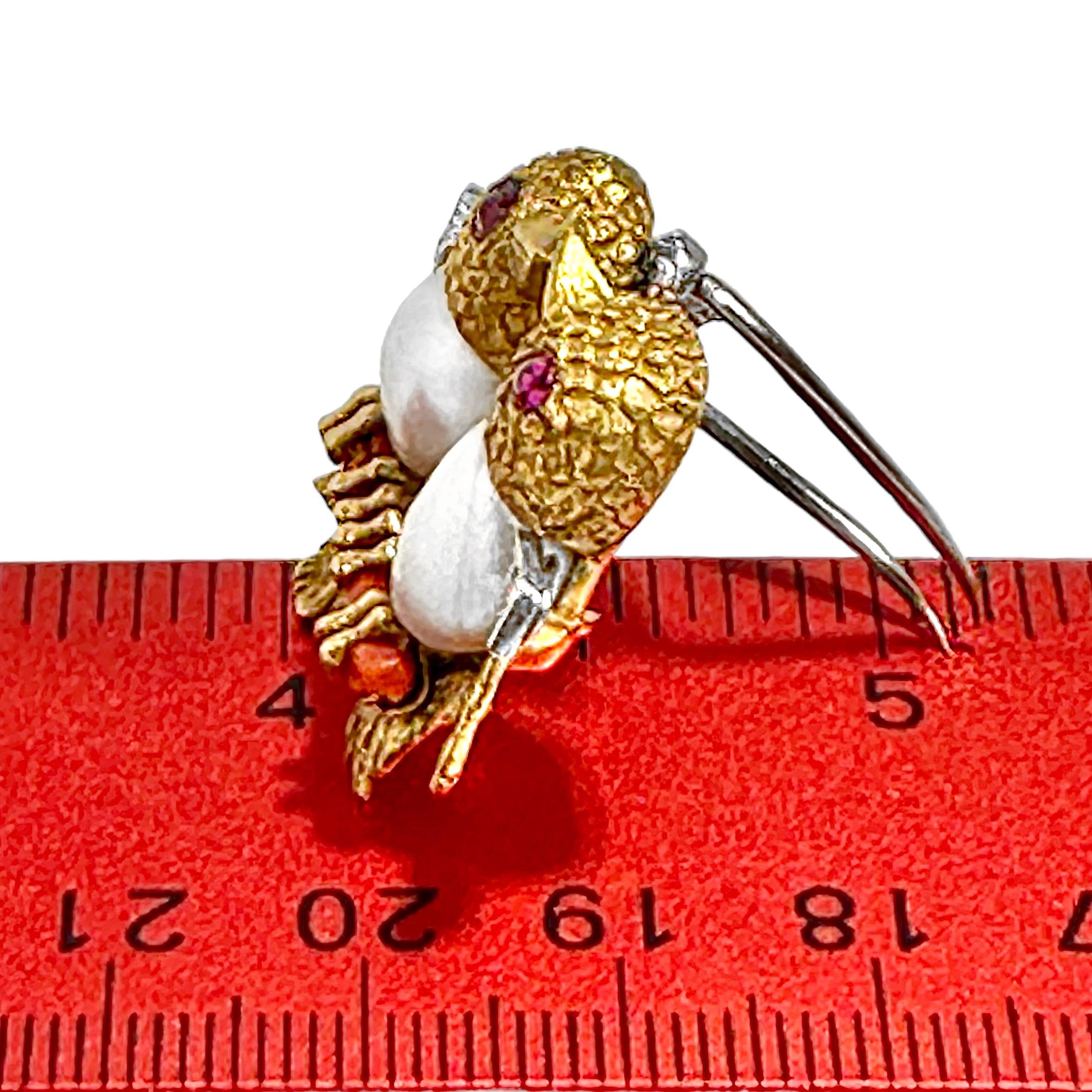 Broche francés Cartier Tortolitos c/Coral, diamantes, rubíes y perlas semibarrocas 5