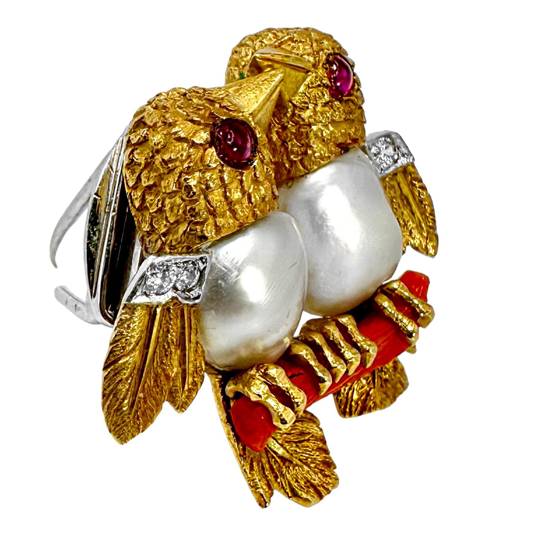 Broche francés Cartier Tortolitos c/Coral, diamantes, rubíes y perlas semibarrocas 2