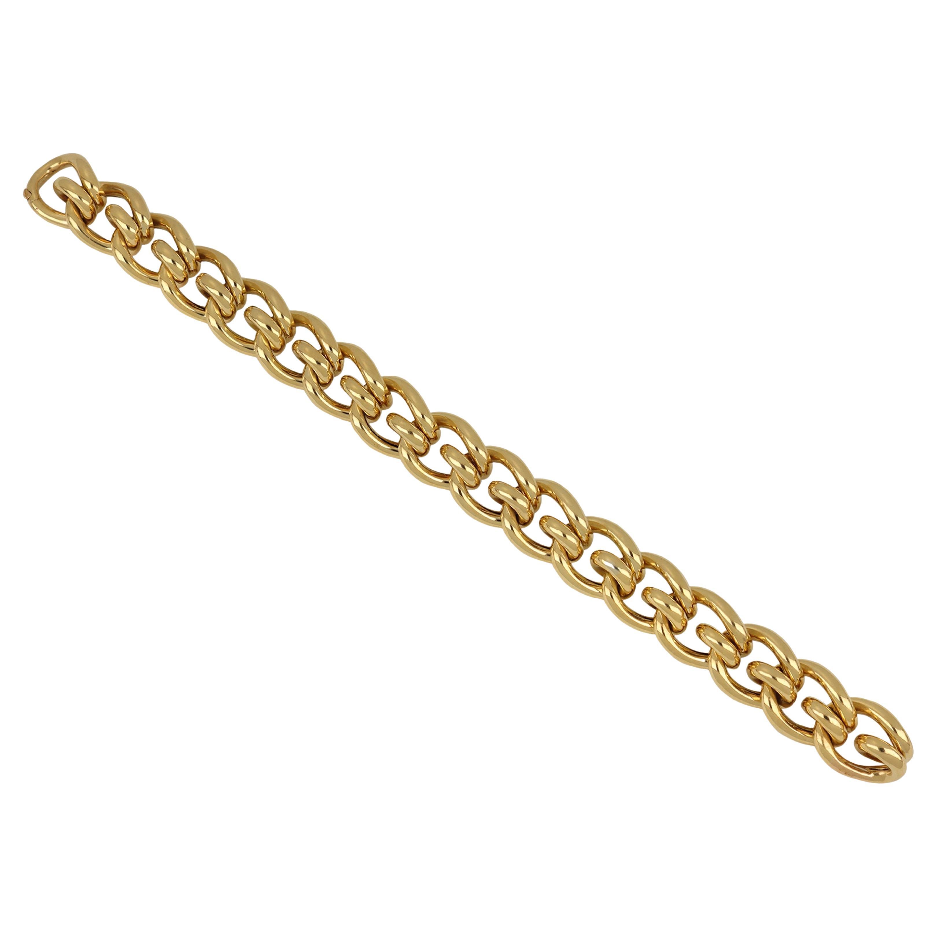 Cartier gold mousetrap link bracelet, French, circa 1940. For Sale