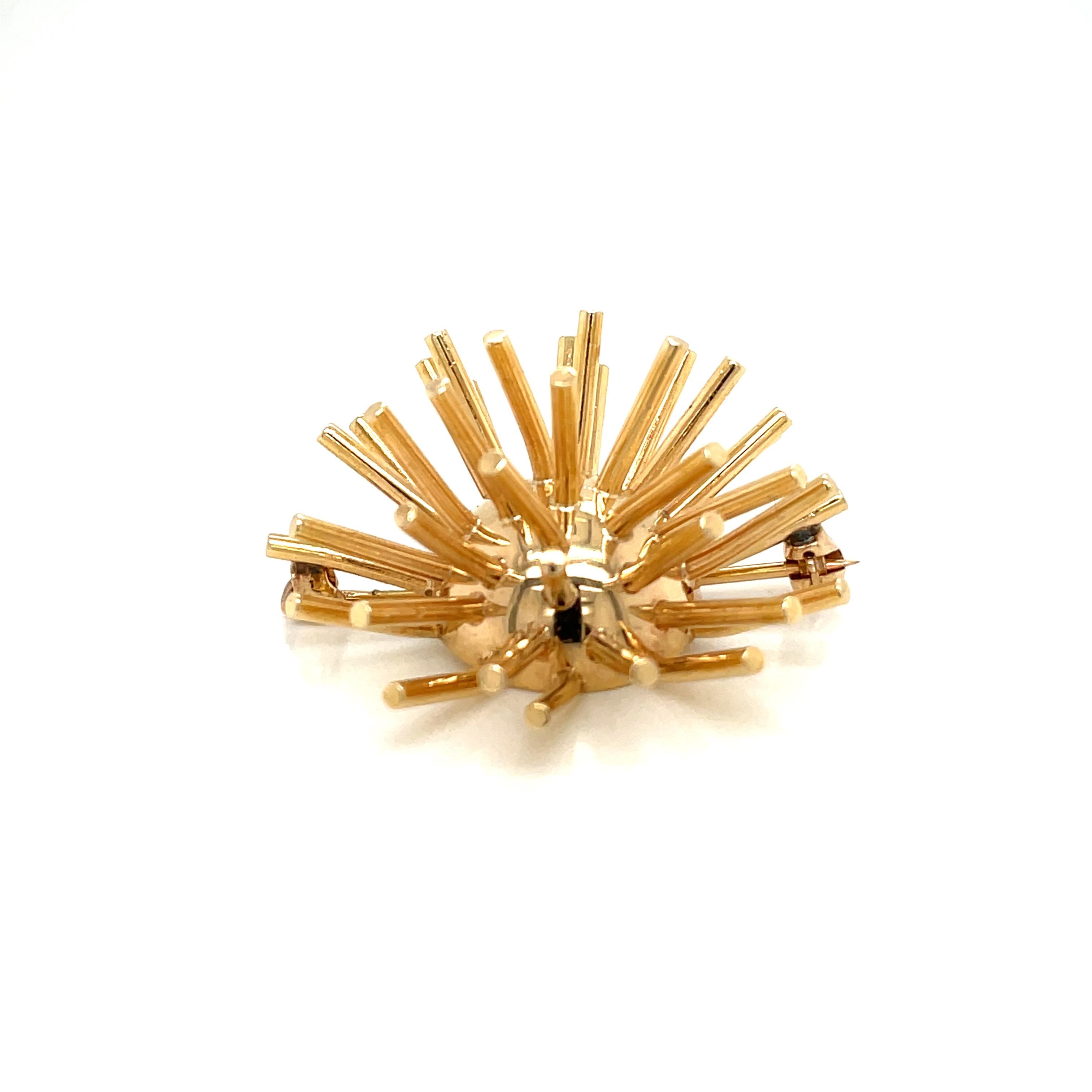 Rare Gold Pin made by Cartier from the Sputnik collection, the smart dimensions and contemporary design make it an essential for everyday wear or special occasions.
Circa 1960'

Metal: 14k yellow gold
Size/Dimensions: 3,5 cm x 3,5 cm
Signature: