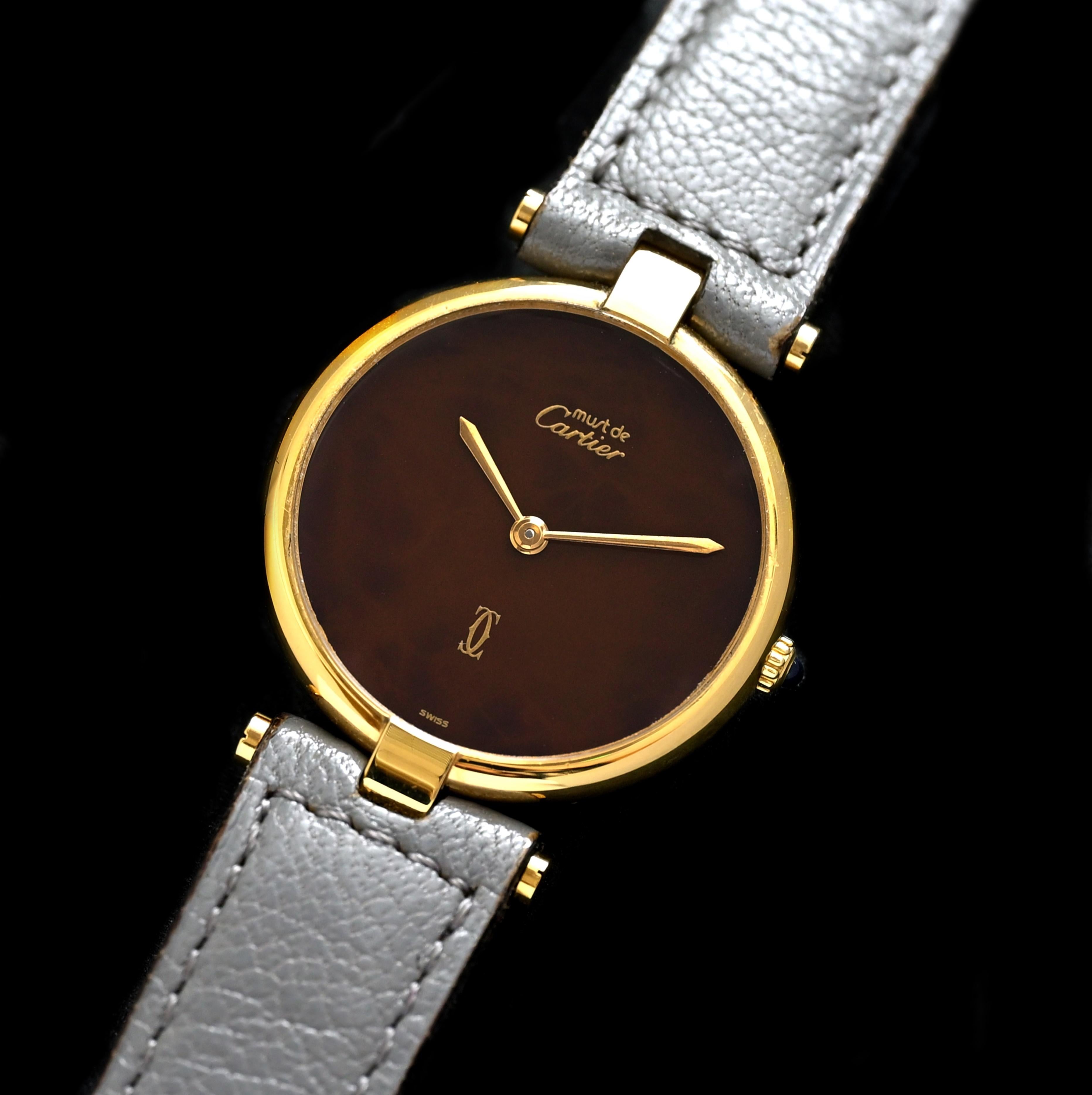 Brand: Cartier
Model: Must de Cartier Vermeil
Year: 1980-90’s
Serial Number: 170xxxxx

Reference: C03943

Case: Show sign of wear with 950 Silver w/Gold Plated wrapped Case in size 30mm without crown; serial number is engraved on the case