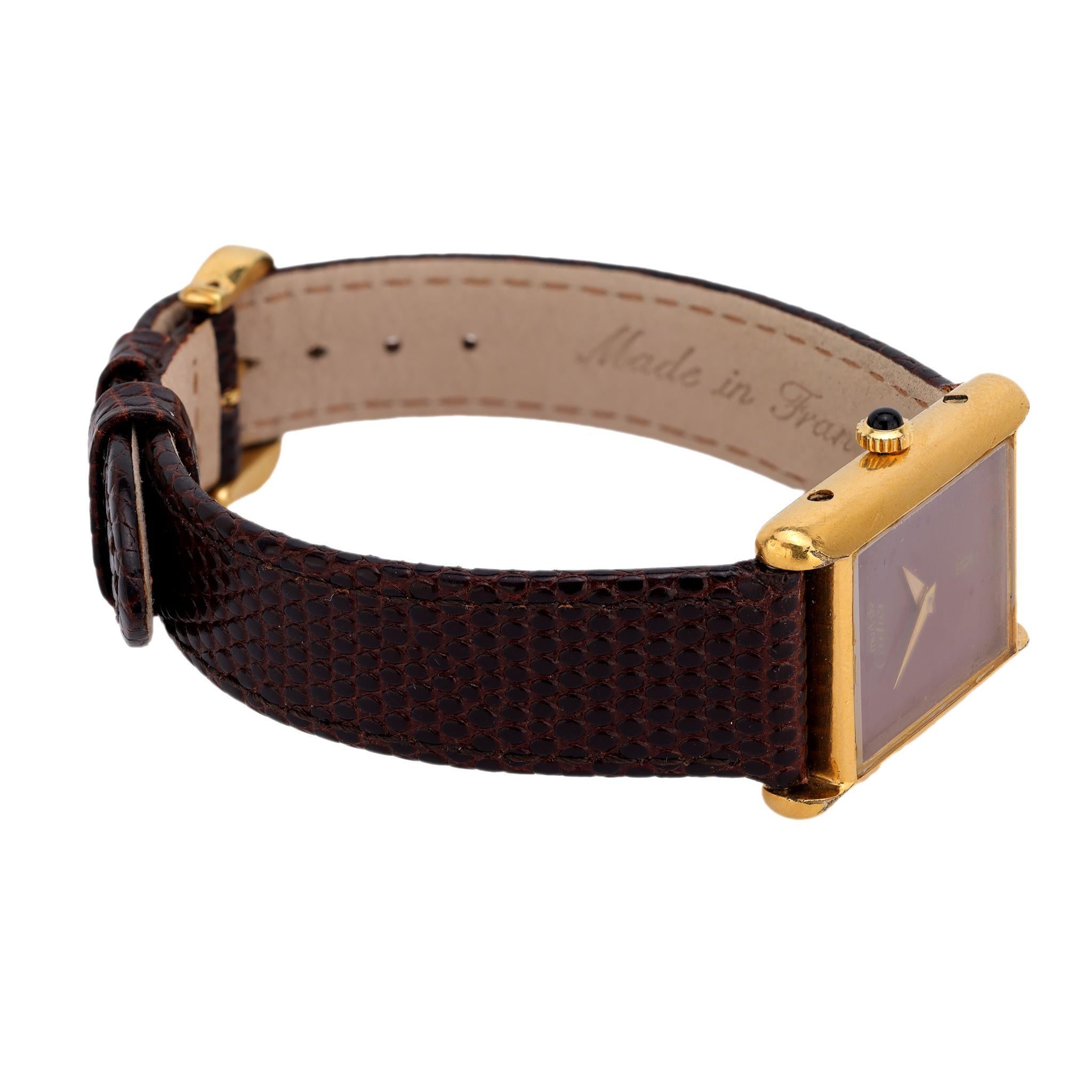 Moderne Montre Tank Cartier plaquée or en vente