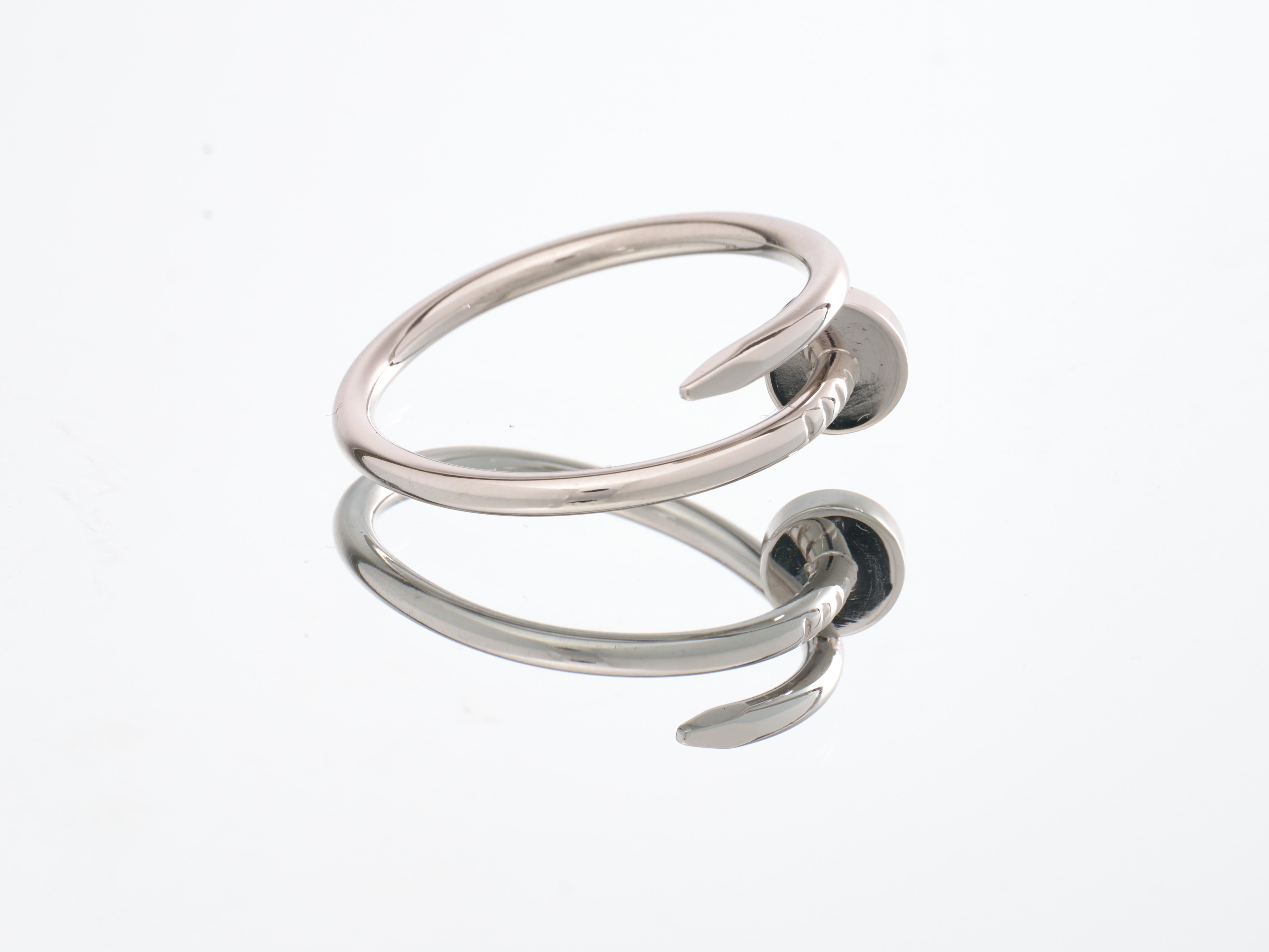 
Fork In Time se enorgullece de ofrecer en el mercado 1st Dibs:

Cartier 
Anillo para uñas Juste Un Clou 
Oro blanco 18 ct 

Estado impecable


Talla UK P
UE 56
Talla US 7.75
Diámetro interior 18 mm


Peso total 3,7 g

Reino Unido Hallmarked

PVPR