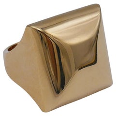 Anello Cartier in oro di forma quadrata