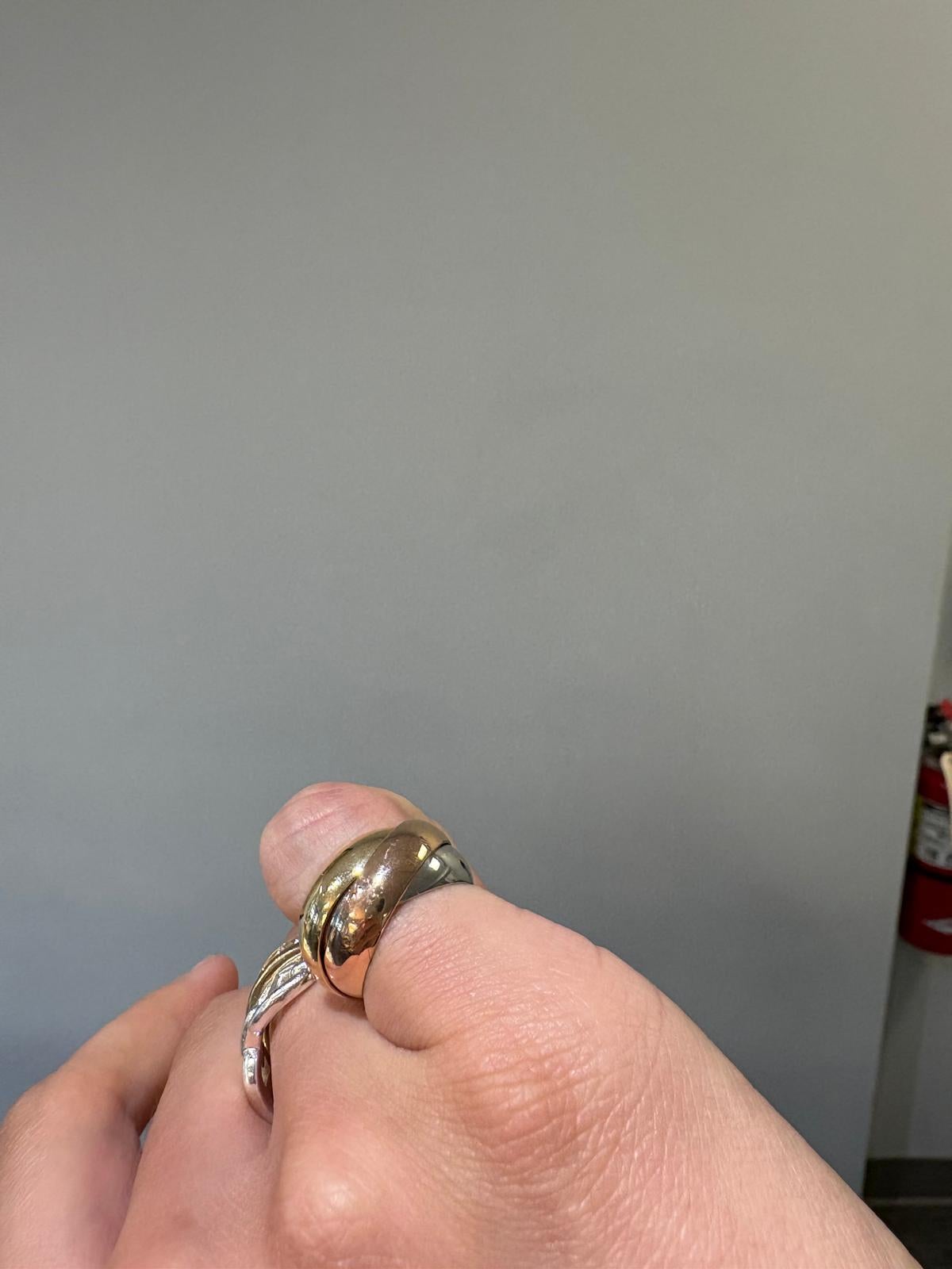 Cartier Gold, White Gold, and Rose Gold Trinity Ring Web Store Description en venta 1