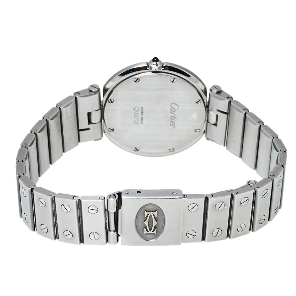 We have our eyes on this Cartier wristwatch for all the right reasons. This watch is from the Santos collection that dates back to 1904, gaining recognition for being the first pilot’s watch from the brand. The timepiece has a round stainless steel