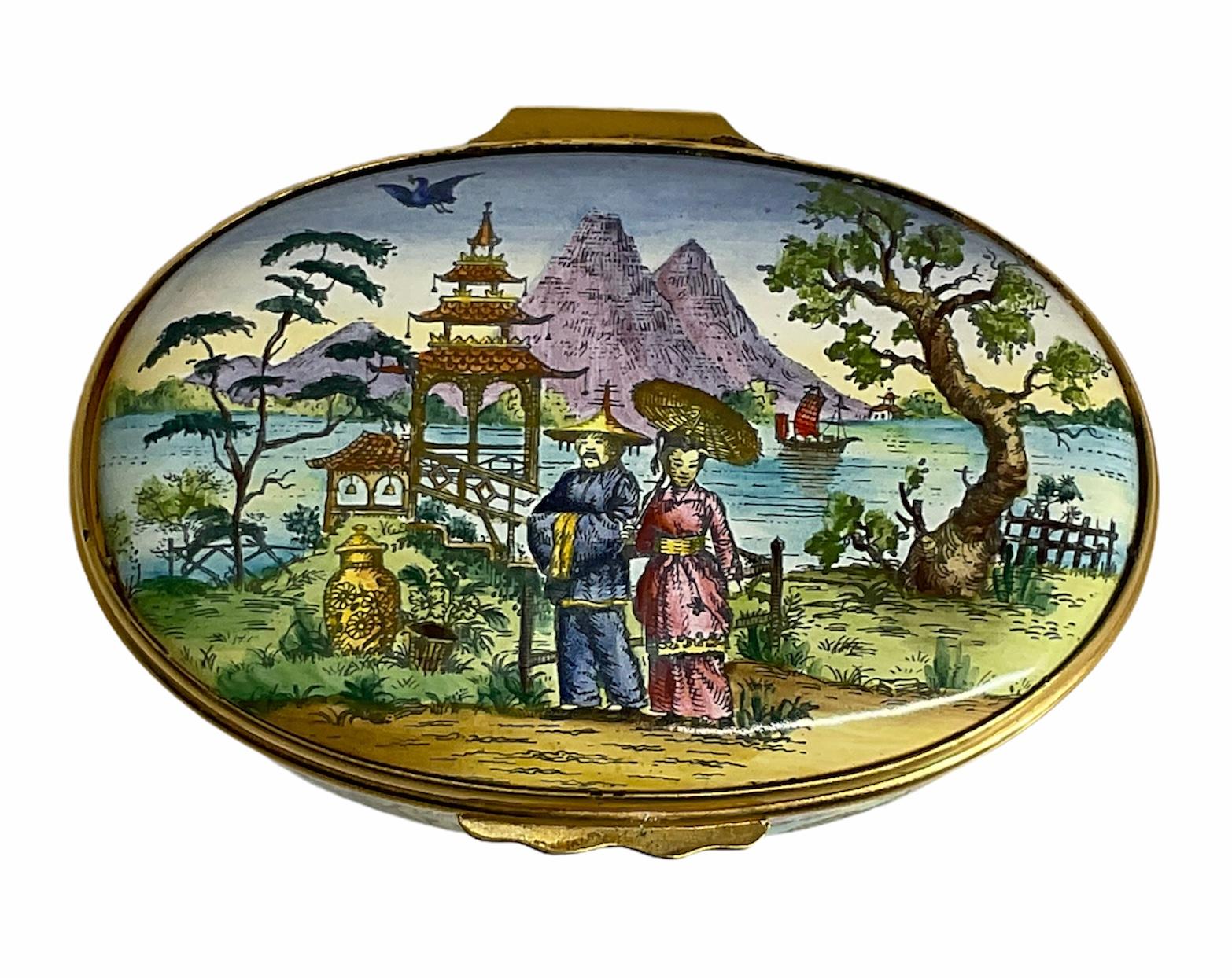 Chinoiseries Boîte à bibelots en porcelaine émaillée peinte à la main par Cartier en vente