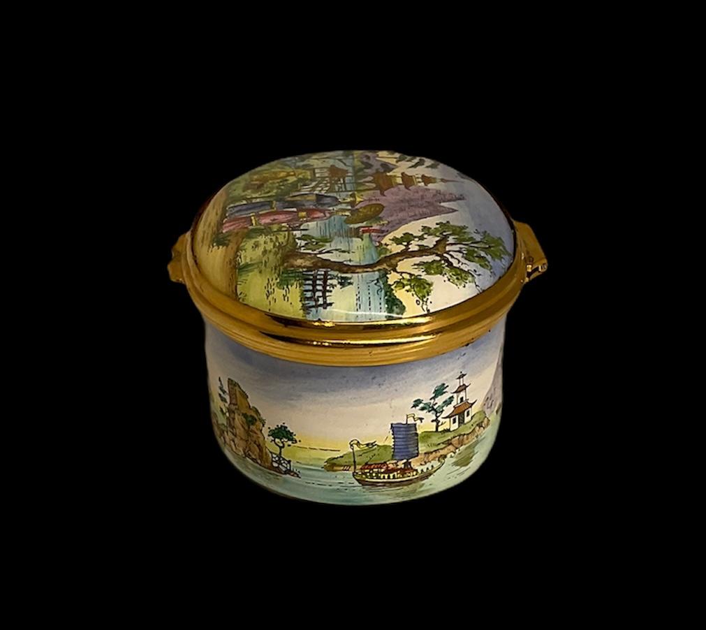 Porcelaine Boîte à bibelots en porcelaine émaillée peinte à la main par Cartier en vente