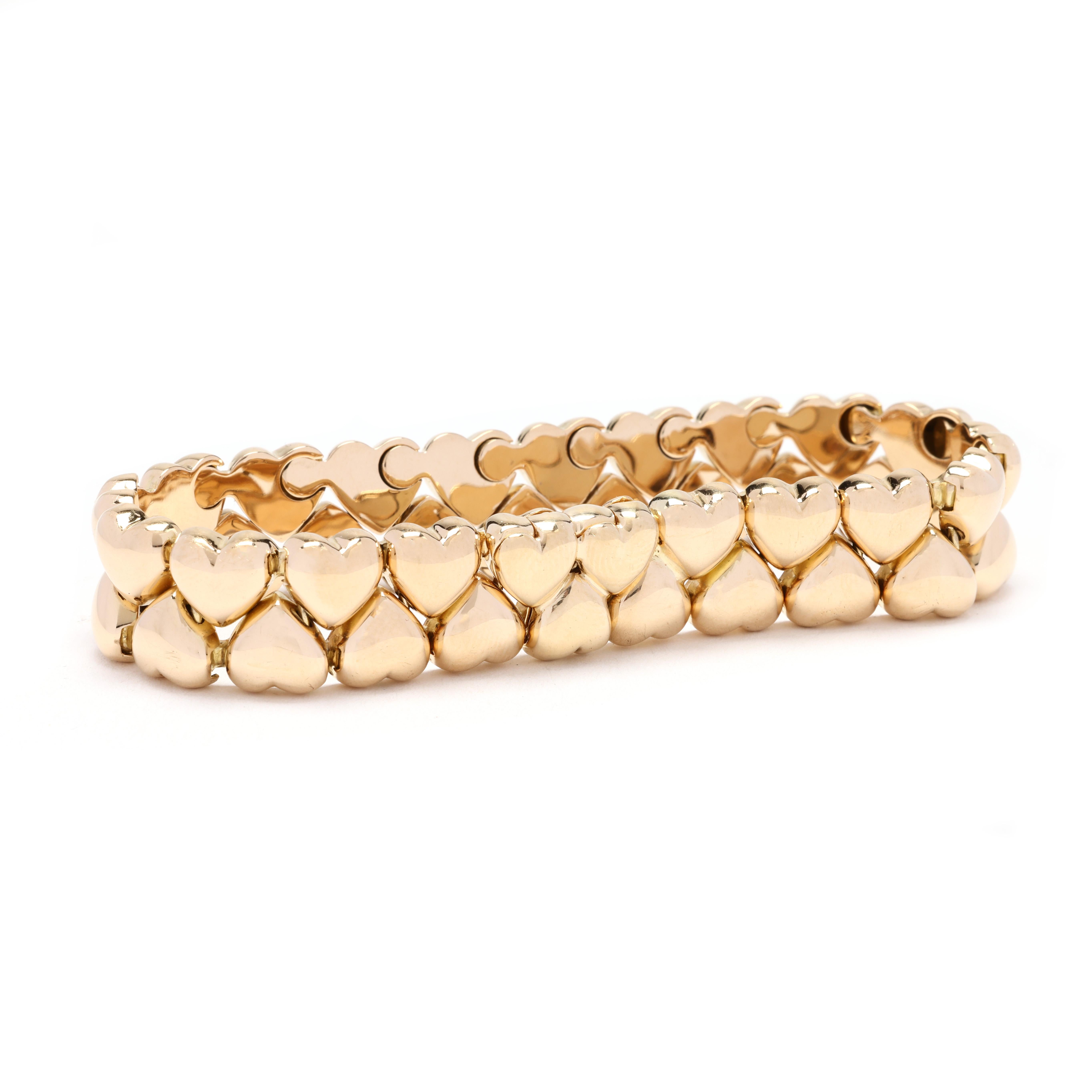 Ajoutez une touche de luxe et de charme à votre collection de bijoux avec ce magnifique bracelet en forme de cœur de Cartier. Fabriqué en or jaune 18 carats, ce bracelet présente de multiples accents en forme de cœur qui sont parfaitement placés
