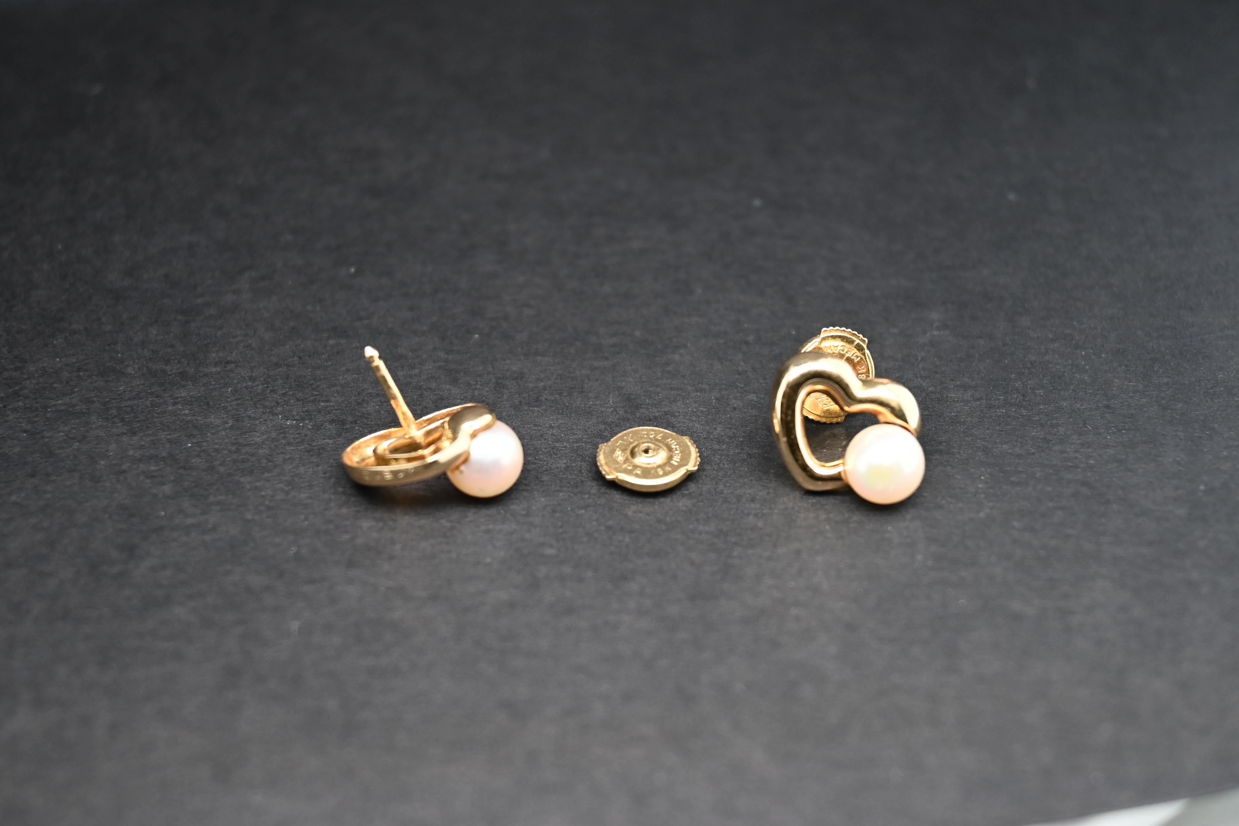 Modern CARTIER  Heart Earring Yellow Gold 18 Carats White Beads For Sale