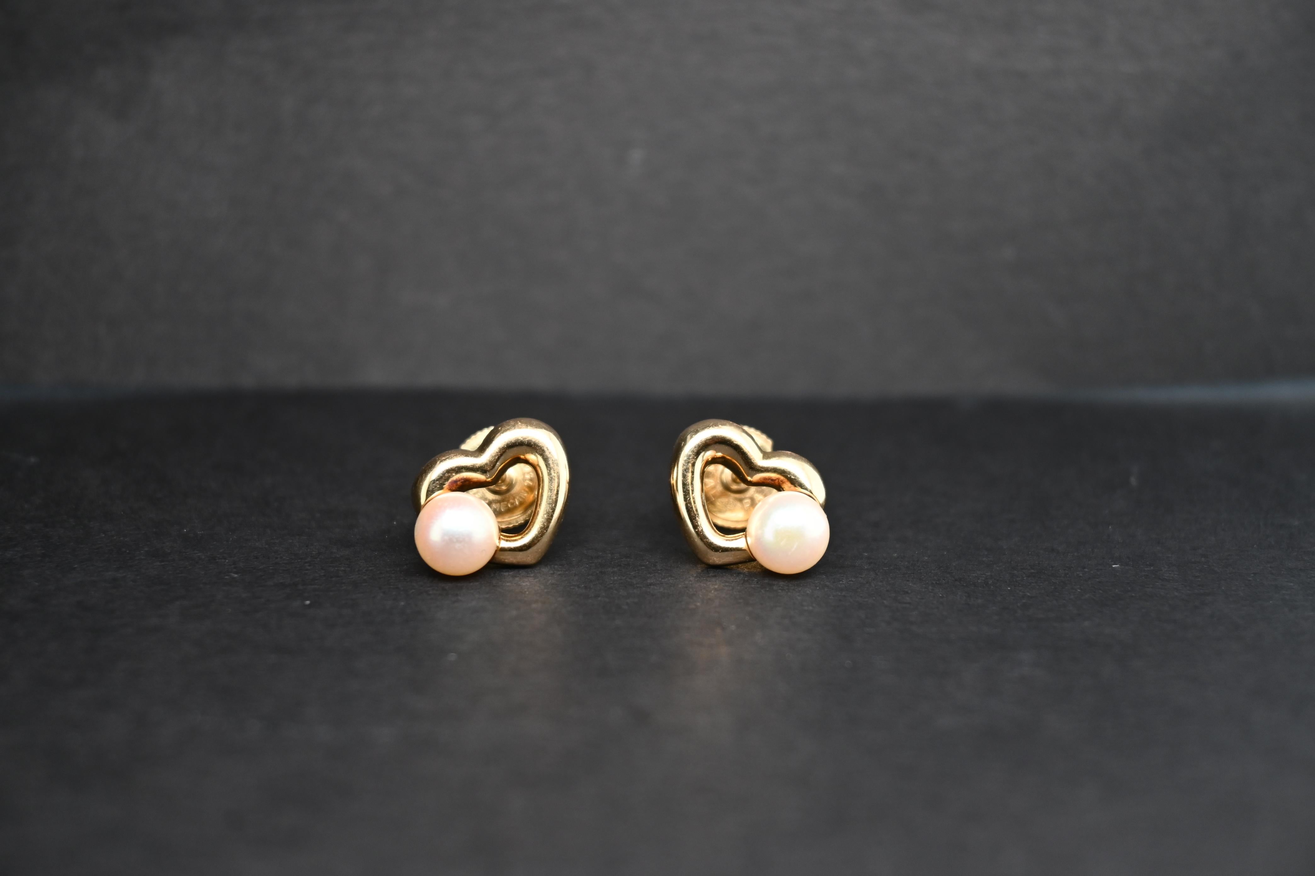 CARTIER  Heart Earring Yellow Gold 18 Carats White Beads For Sale 2