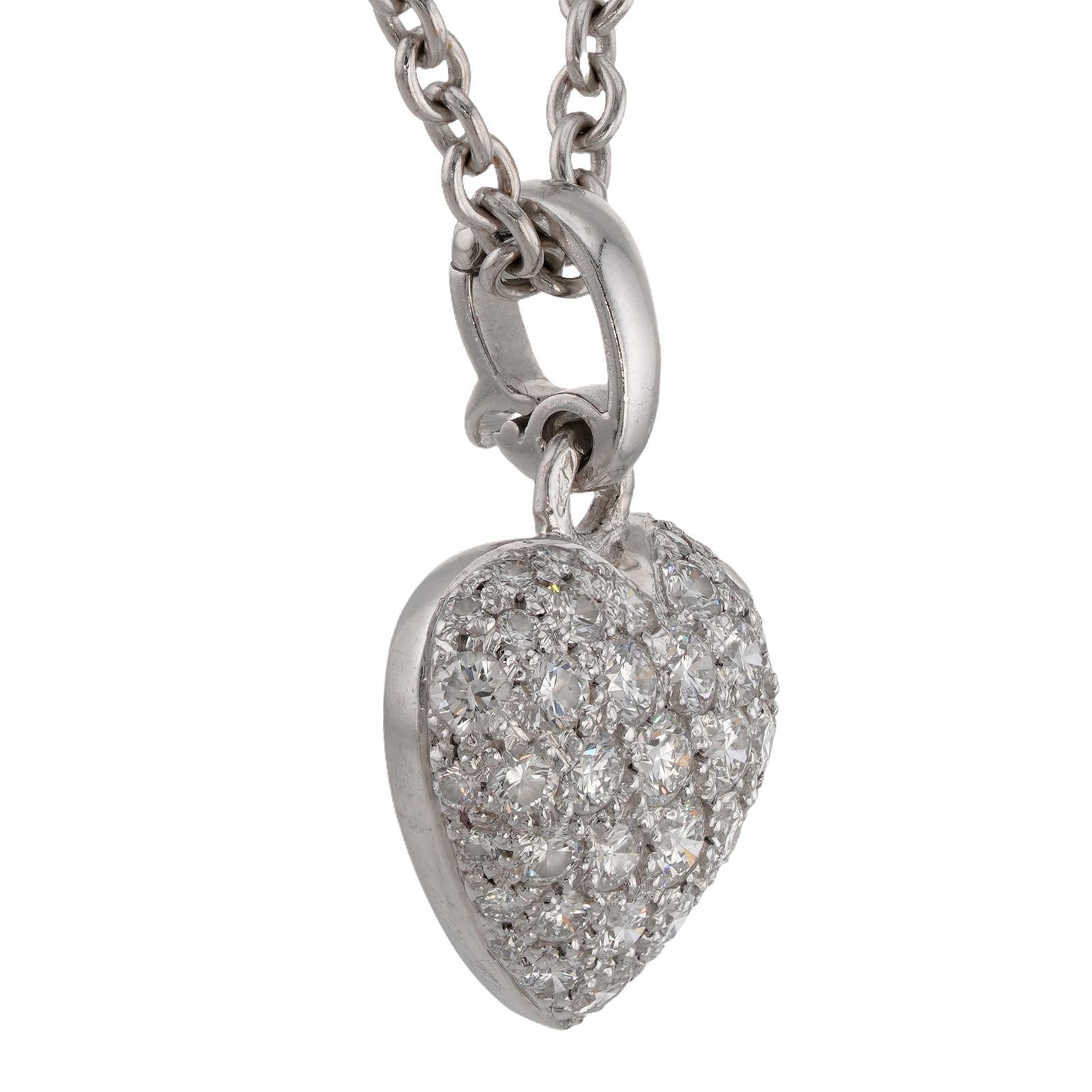 Cartier Ciondolo a forma di cuore con pavé di diamanti in oro bianco 18 carati in vendita 2