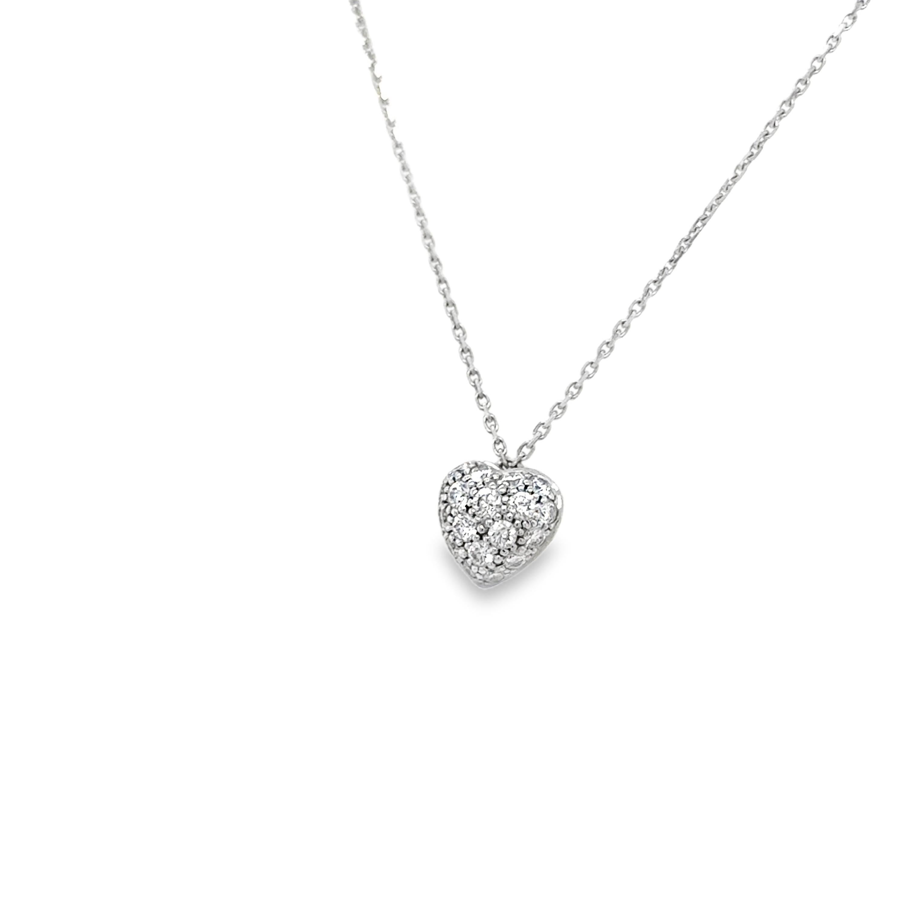 Contemporaneo Cartier Ciondolo a forma di cuore con pavé di diamanti in oro bianco 18 carati in vendita