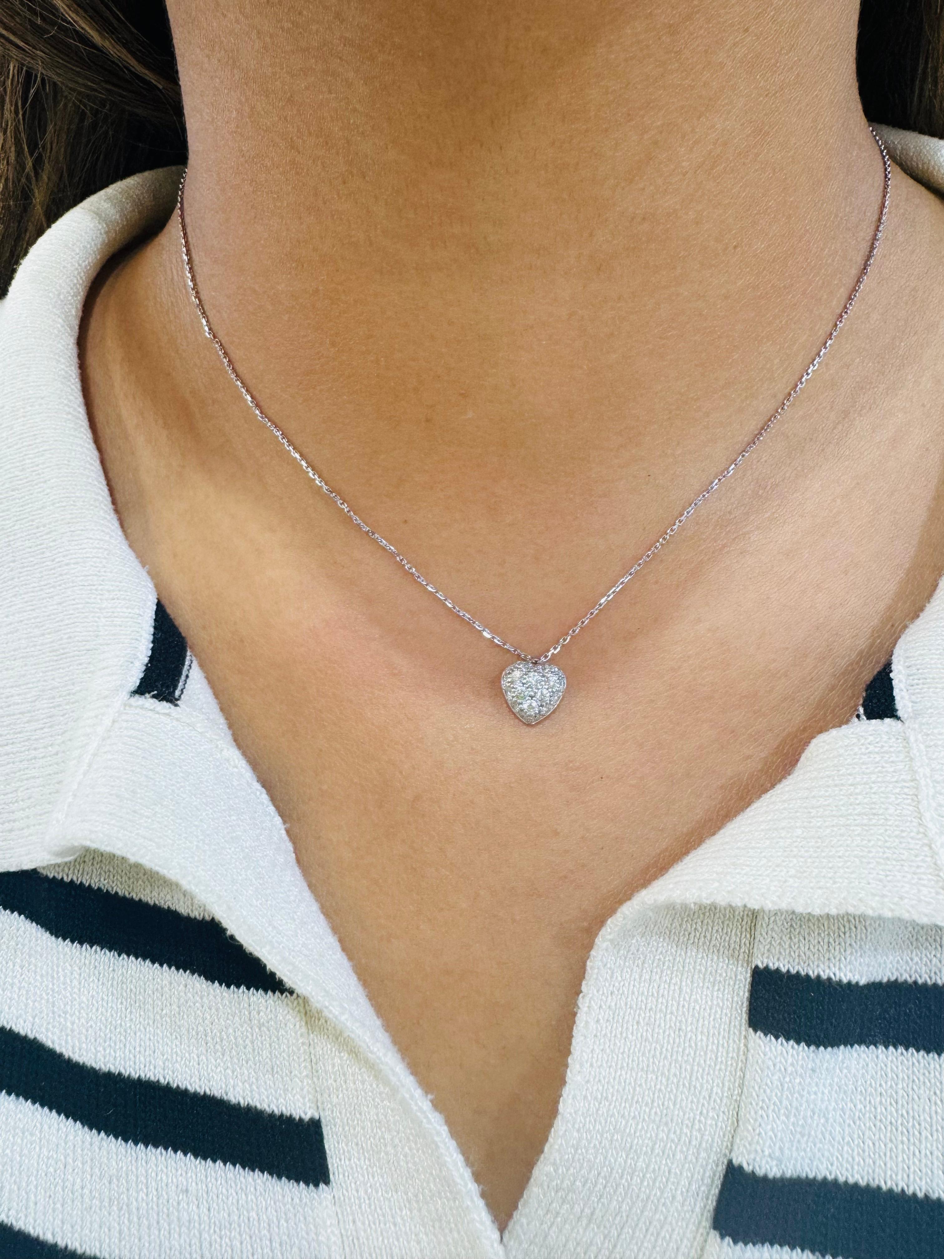Cartier Ciondolo a forma di cuore con pavé di diamanti in oro bianco 18 carati in vendita 2