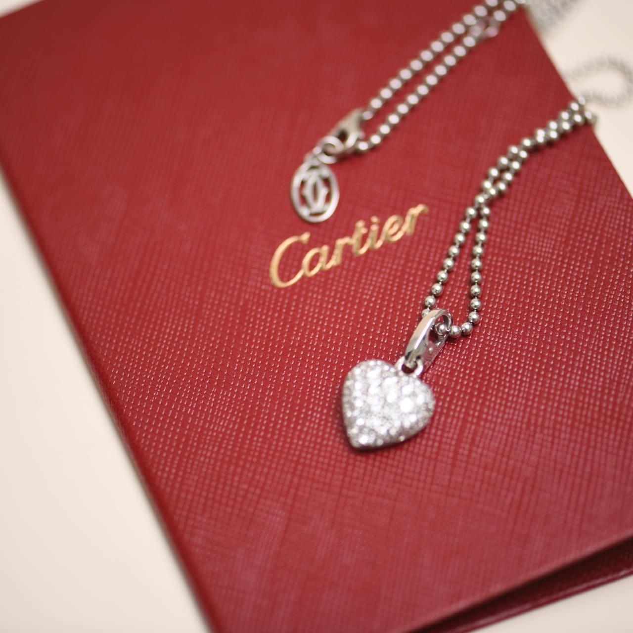 SKU	77701364
Comes With	Full Set (Pouch + Card)
Model	B3017300
Serial Number	NX****
Metal	18k White Gold
Stones	Diamond
Weight	Approximately 11.24 g
Length	Approximately 42 cm
Condition	Excellent
Other Info	Pendant Details: Model no: B3017300 /