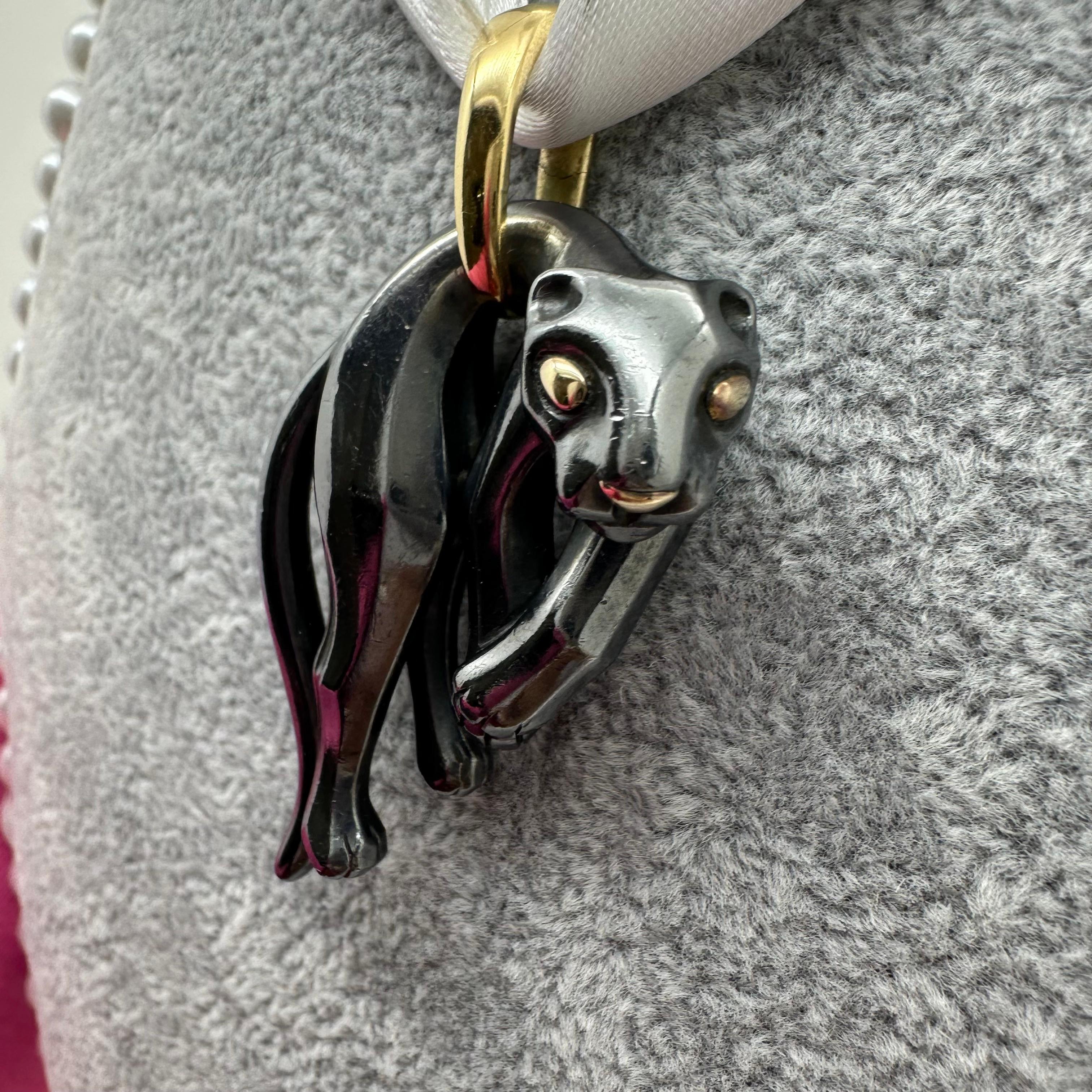 CARTIER Panther-Anhänger aus 18 Karat Gelbgold mit Hämatit und Panther groß 4