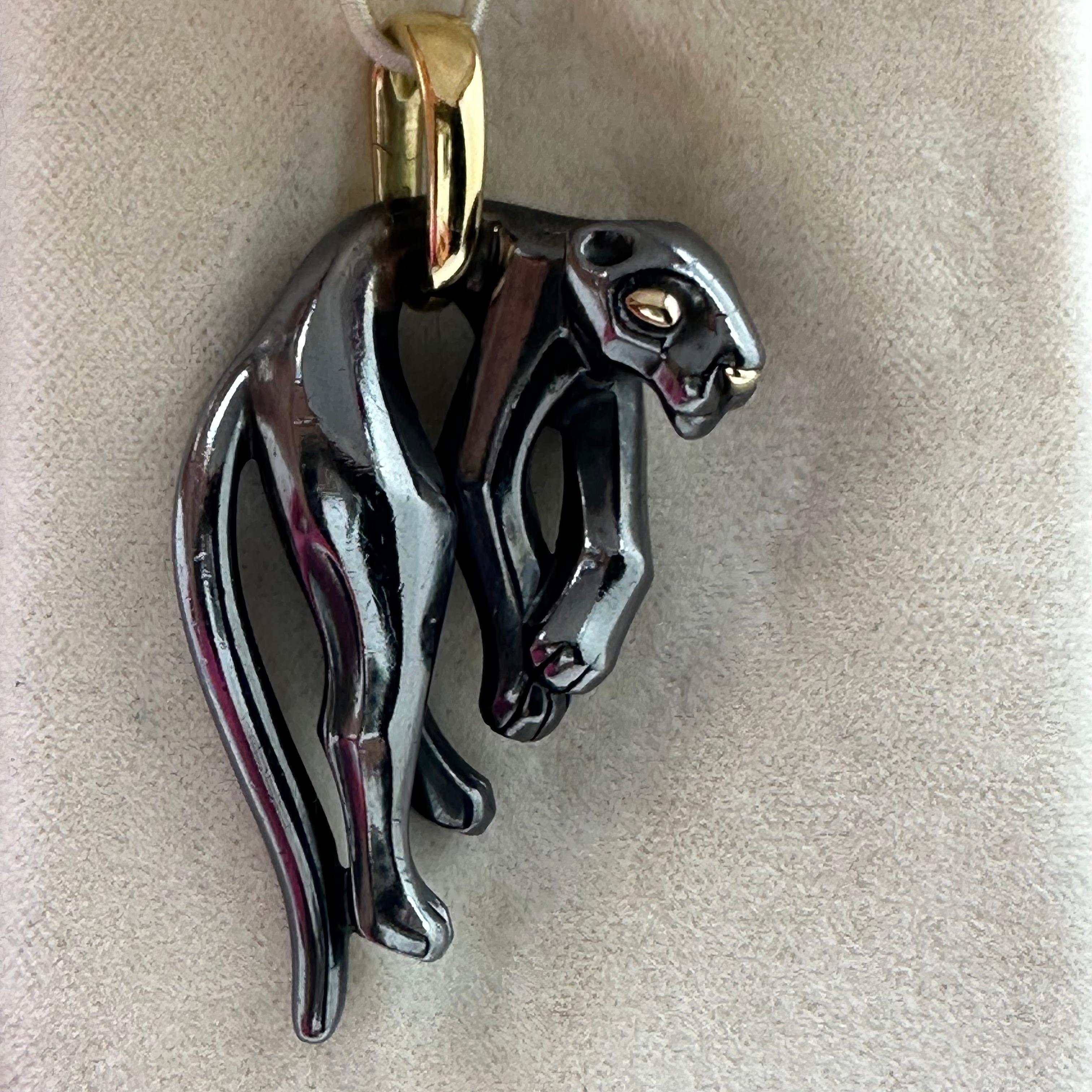 CARTIER Panther-Anhänger aus 18 Karat Gelbgold mit Hämatit und Panther groß (Ungeschliffen)