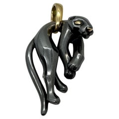 CARTIER Pendentif panthère grande taille en or jaune 18 carats et hématite
