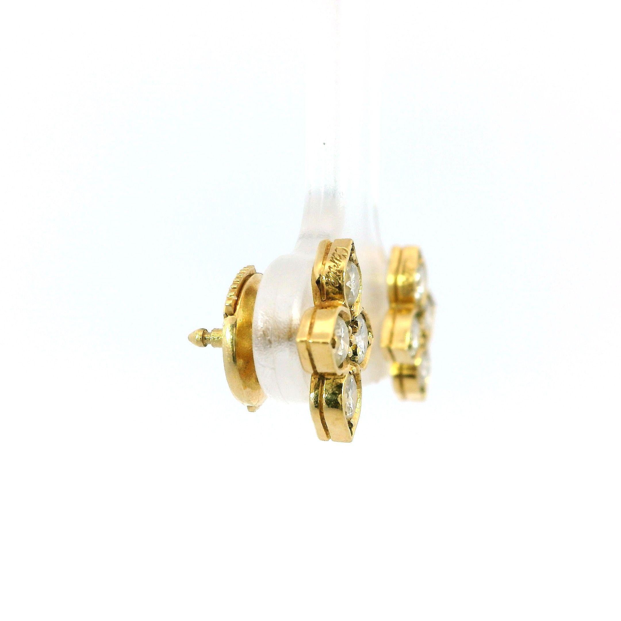 Diese wunderschönen Cartier Ohrstecker aus der eleganten Hindu-Kollektion sind aus 18-karätigem Gelbgold gefertigt und mit einer vierblättrigen Blüte aus runden Diamanten im Brillantschliff D-E-F VVS1-VVS2 mit einem geschätzten Gewicht von 0,75-0,80