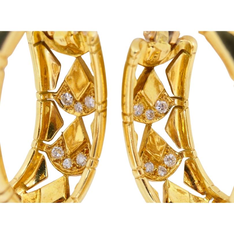 Round Cut Cartier Hoop Earrings Diamond  18k Gold Triangular Pattern For Sale
