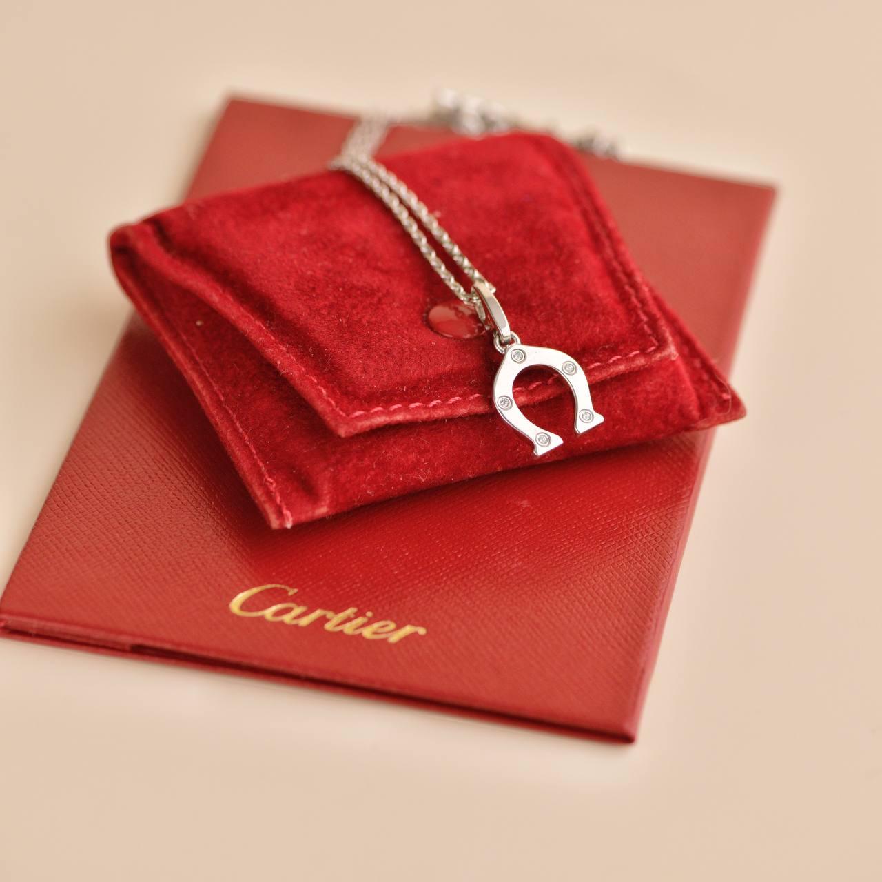 Discontinued & Rare Find

SKU	33301476
Comes With	Full Set (Pouch + Card)
Date	2006
Model	B3028100
Serial Number	NQ****
Metal	18k White Gold
Stones	Diamond
Weight	Approximately 9.38 g
Length	Approximately 40 cm
Width	Approximately 1.5