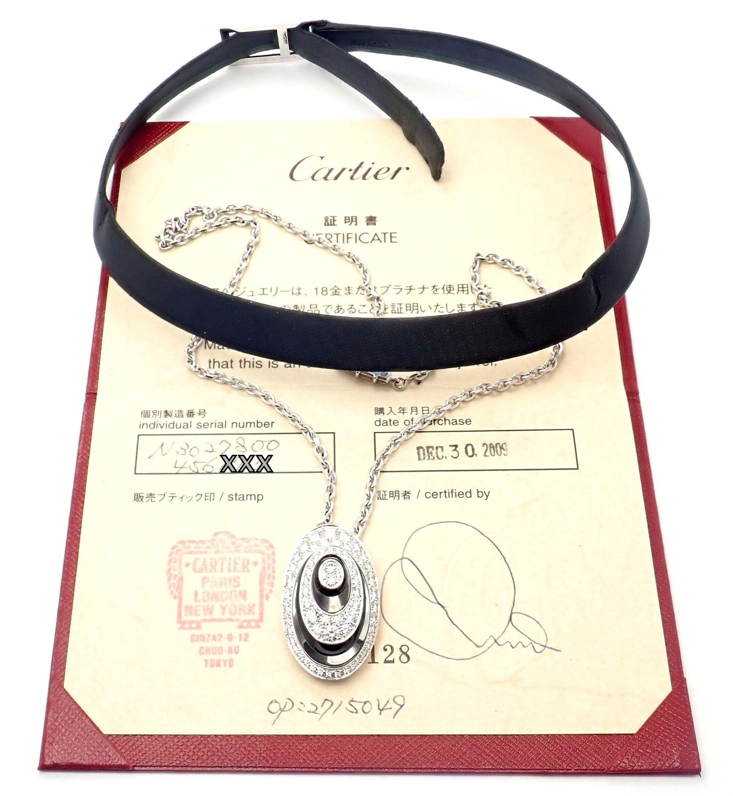 Cartier, collier pendentif hypnose en or blanc, chaîne et cordon de soie Excellent état - En vente à Holland, PA