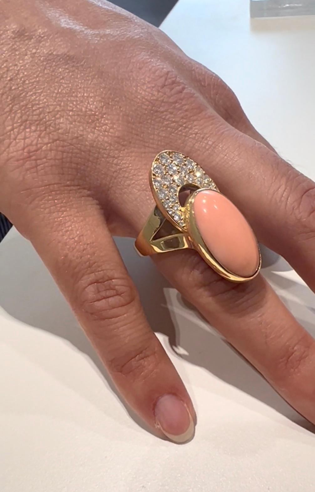 Cartier Iconic 70's Ring Diamanten, Korallen Cabochon Set auf Gelbgold im Angebot 1