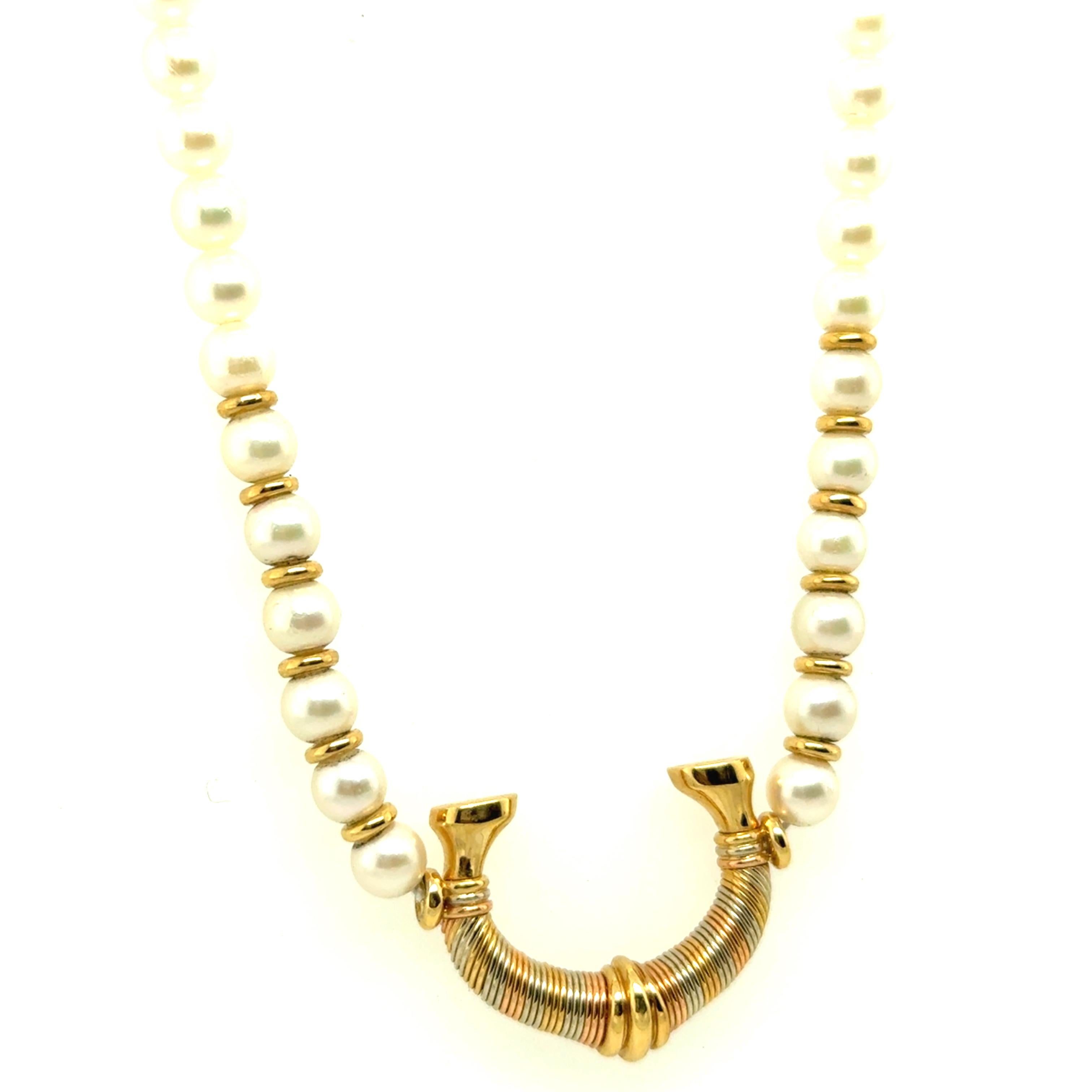 Cartier Iconic Horseshoe Necklace with Pearls in 18K Yellow Gold For Sale 6
