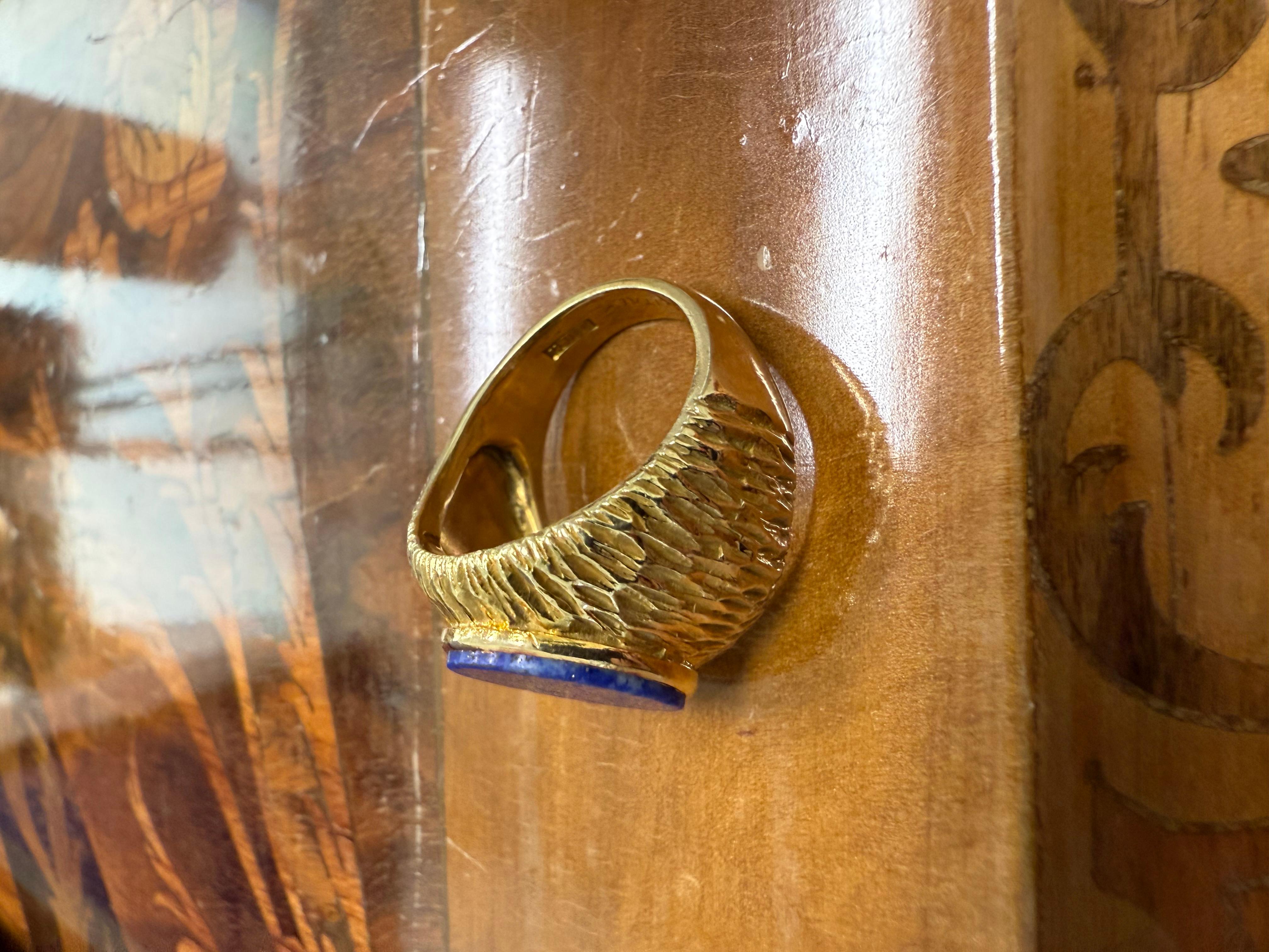 Women's or Men's CARTIER ITALY 18k Yellow Gold & Lapis Signet Ring Vintage 1970s For Sale