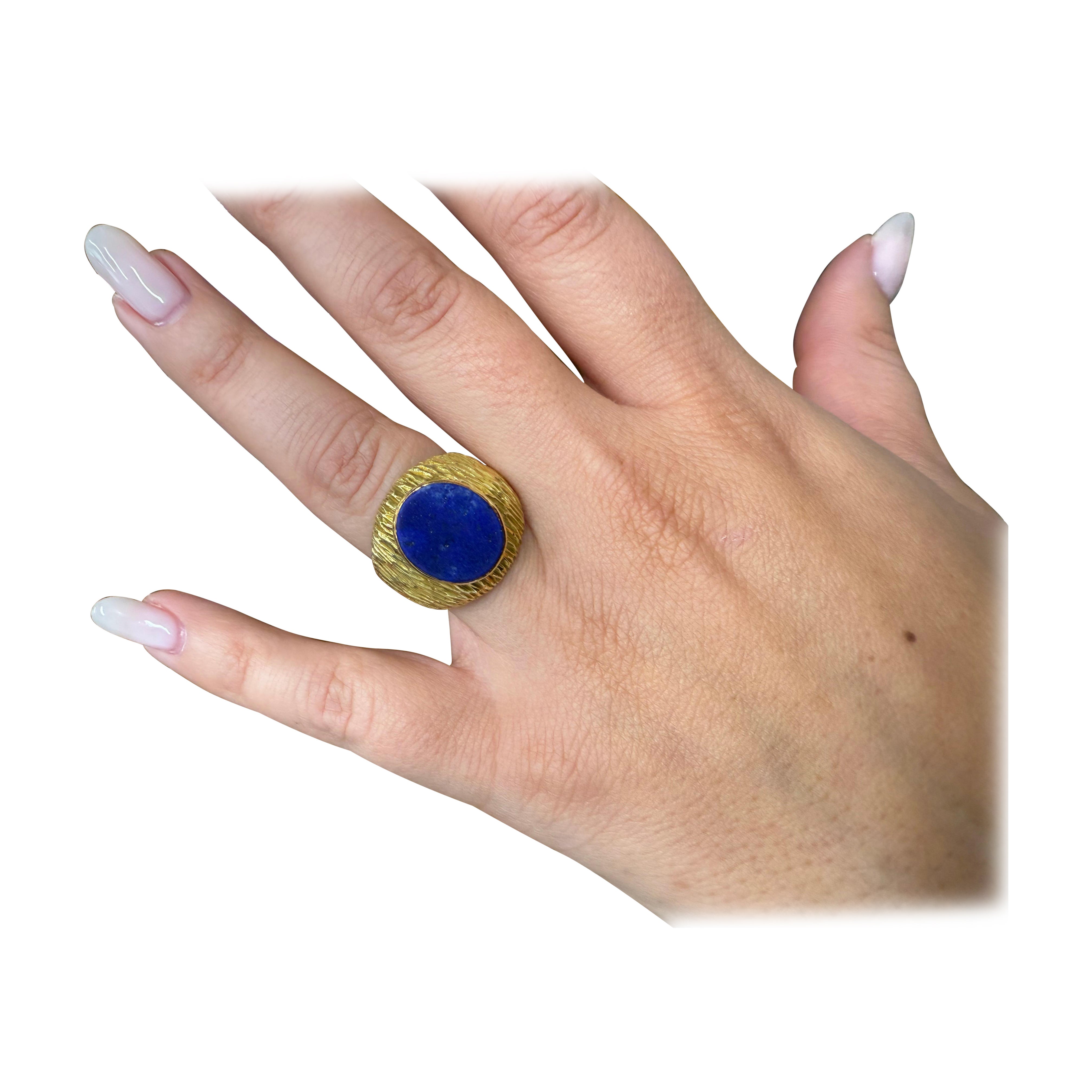 CARTIER ITALY 18k Yellow Gold 
Lapis Signet Ring Vintage 1970s For Sale