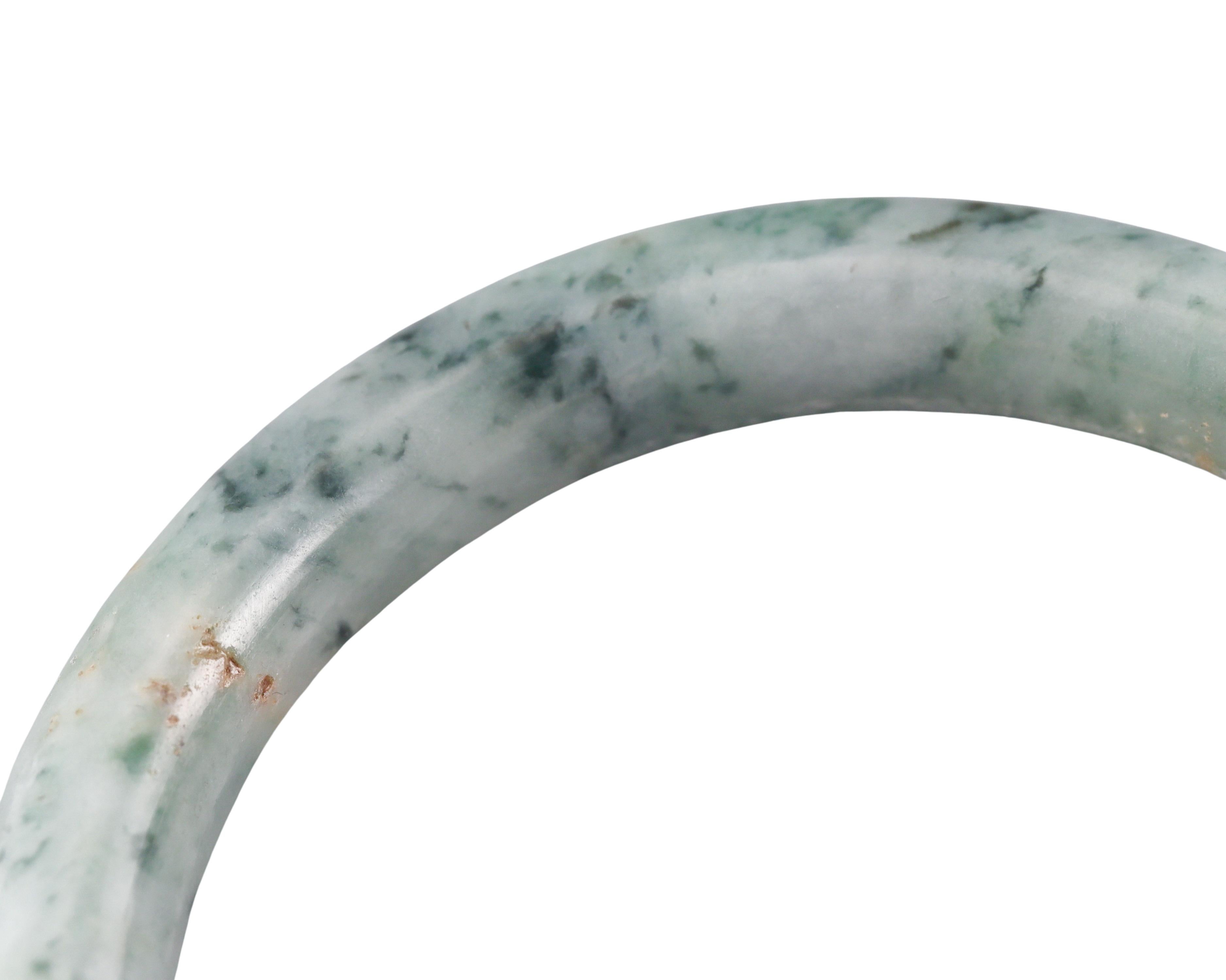 Bracelet manchette en or avec perles de jade de Cartier Excellent état - En vente à New York, NY