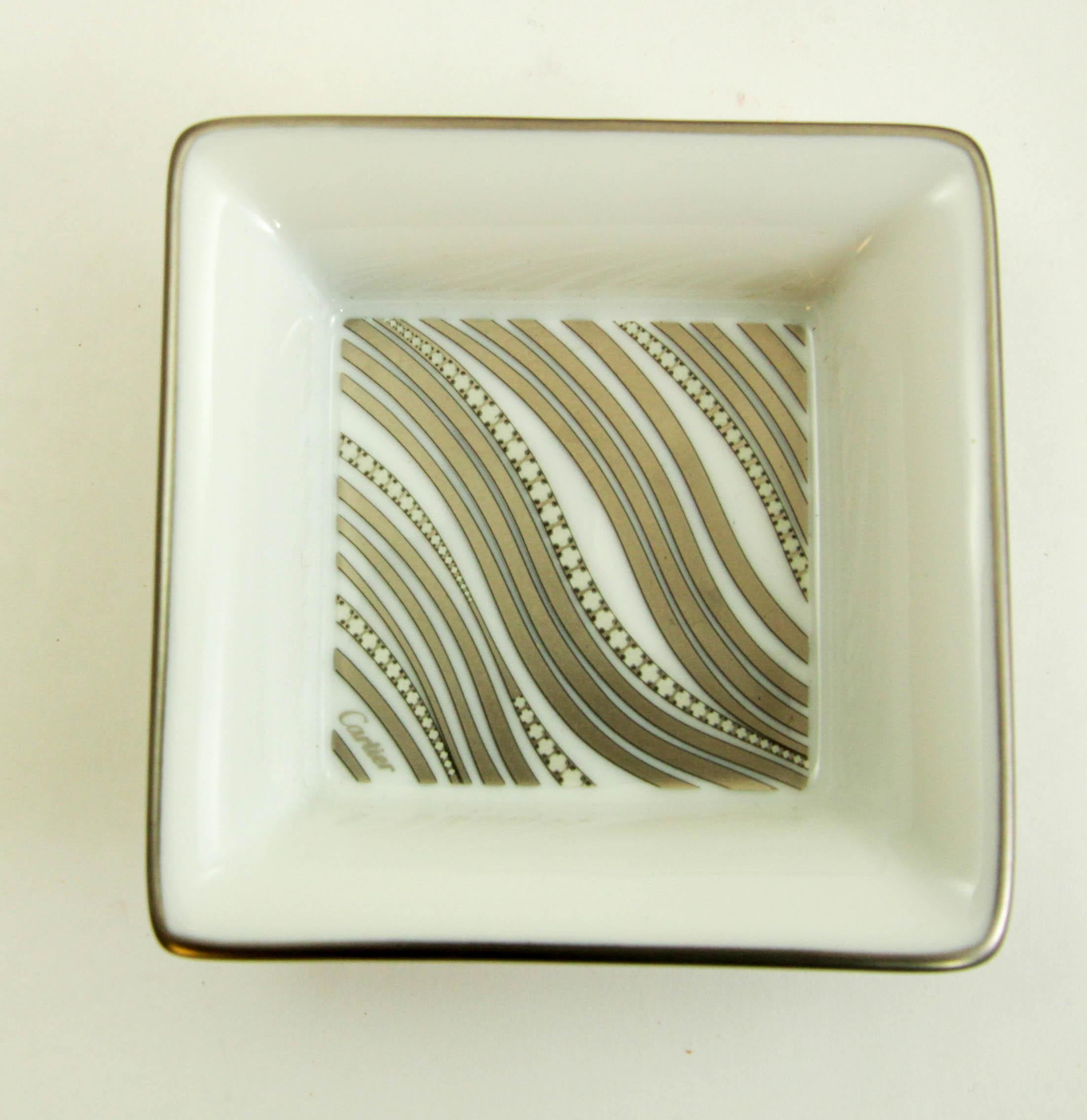Set of 3 very elegant and iconic Cartier porcelain small jewelry trays in original Cartier box.
A beautiful set of fine French porcelain ashtray or catchall from luxury Maison Cartier, circa late-20th century, France.
Original red Cartier box with