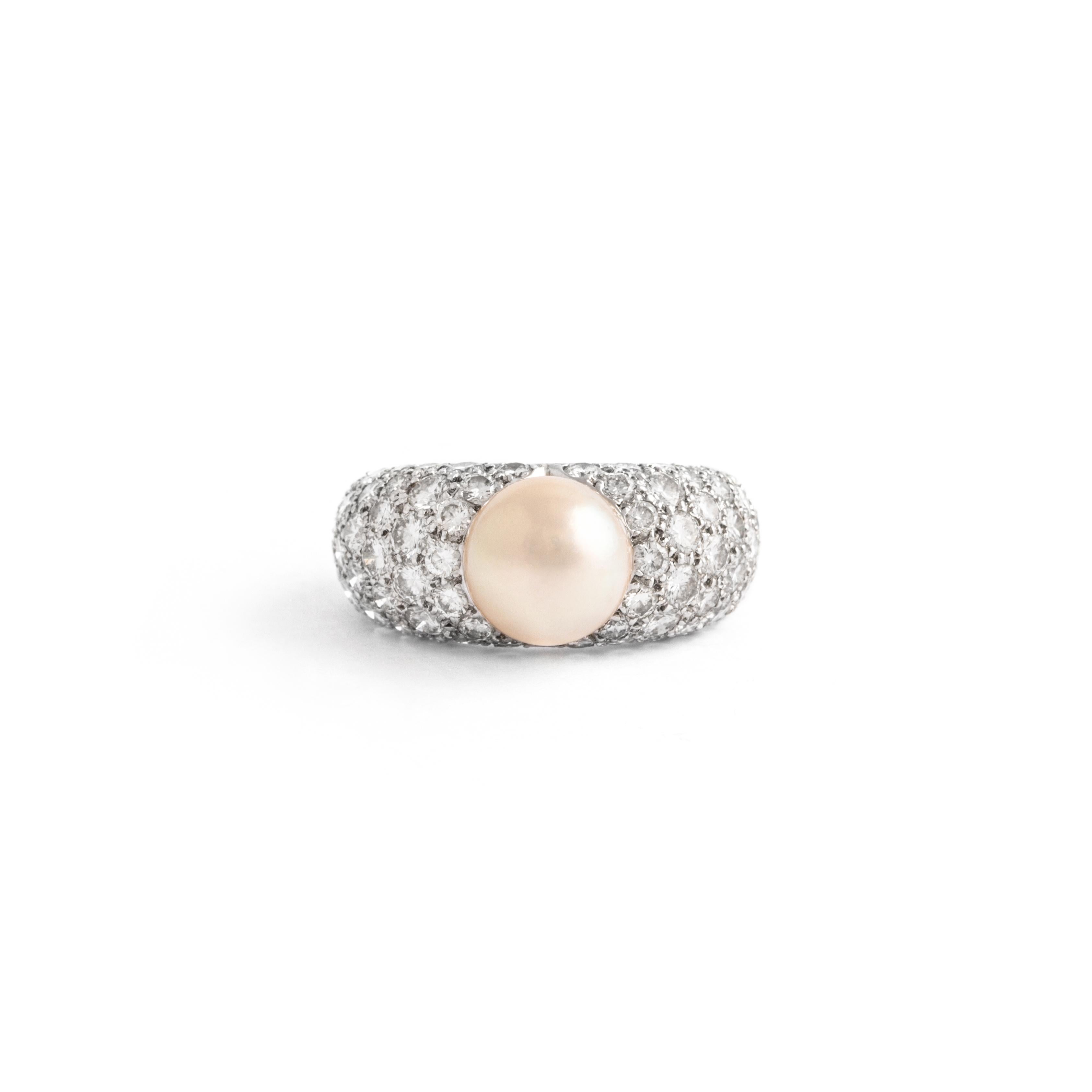Cartier Juliette collection. Pearl Diamonds 18K White Gold Ring.
Design of the ring is heart shaped.

Signed Cartier. Numbered and marked.

Diamond total weight: approximately 3.00 carats.
Total weight: approximately 10.16 grams.
Cultured Pearl