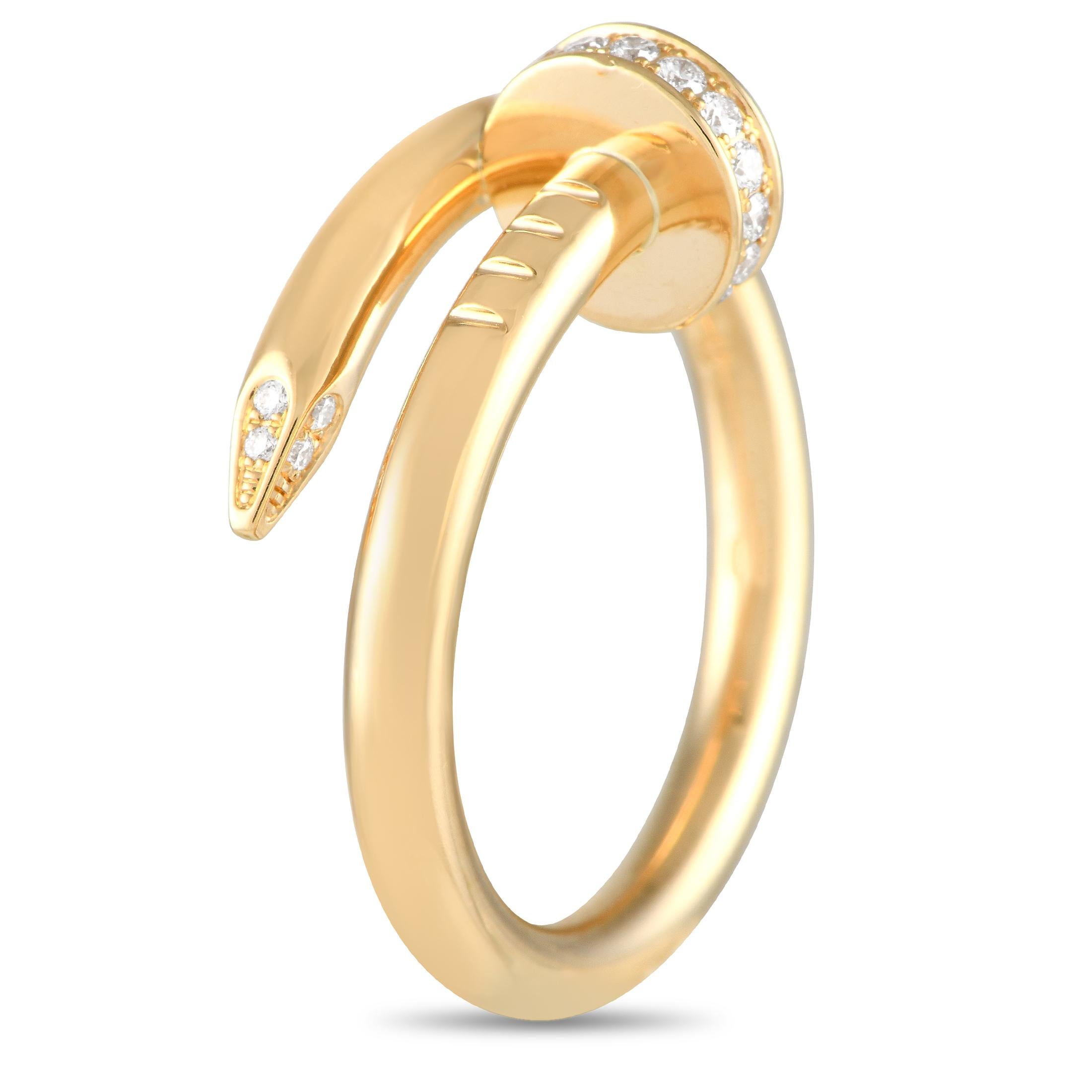 Aktualisieren Sie Ihren Look mit dem unerwarteten Schick dieses von Nägeln inspirierten Rings von Cartier. Der Ring Just un Clou hat einen Kopf und eine spitze Spitze, die mit Brillanten besetzt sind. Es ist aus 18K Gelbgold gefertigt und misst 18mm