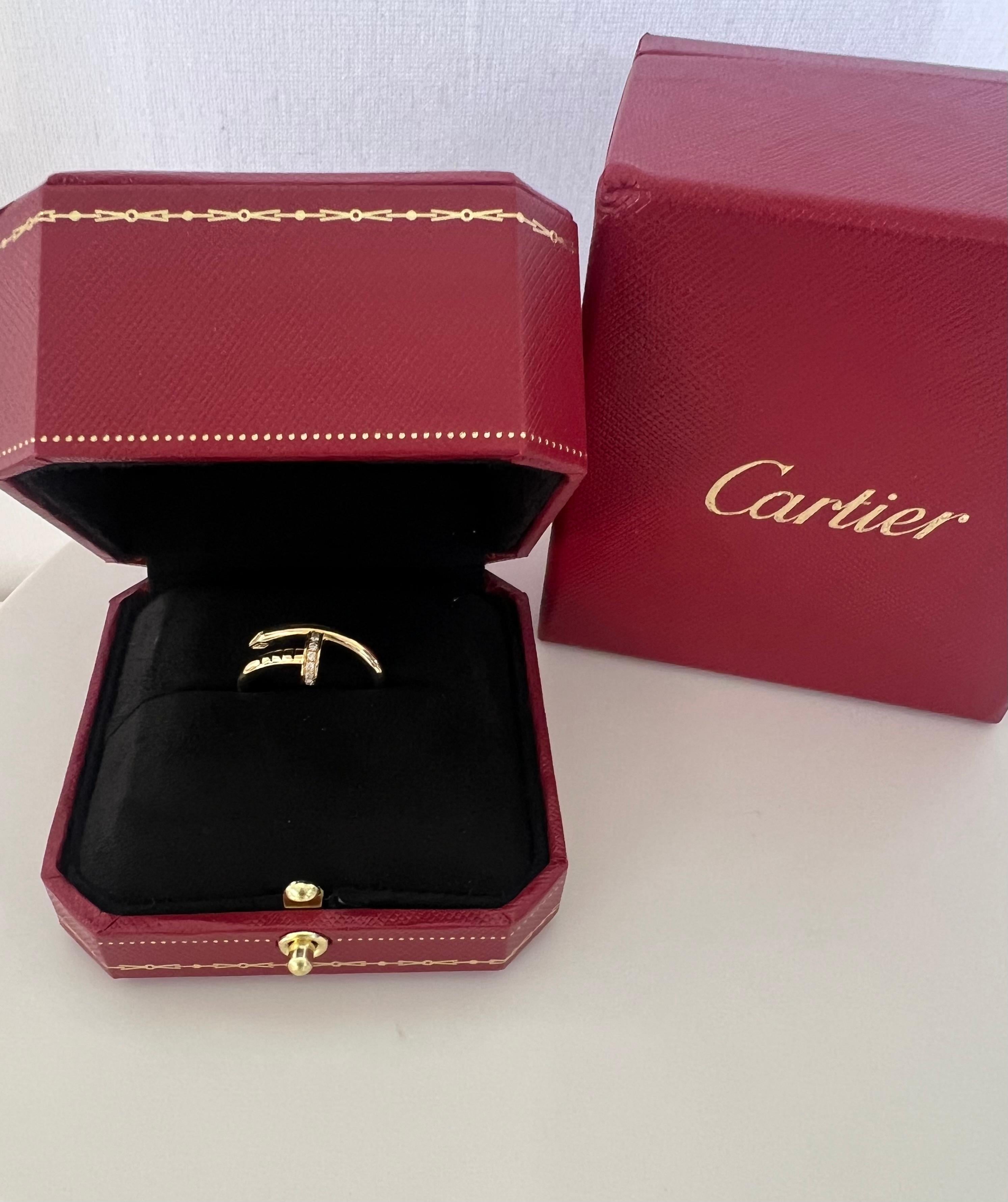 Contemporaneo Anello Cartier Just un Clou in oro giallo 18 carati  con scatola e documenti in vendita