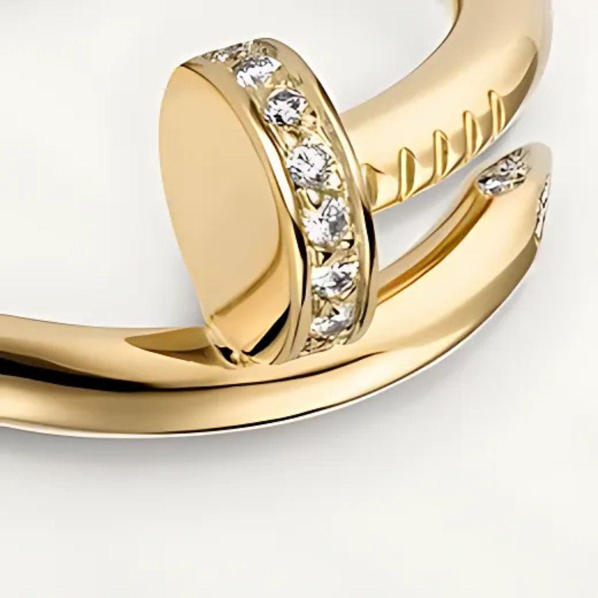 Contemporaneo Anello Cartier Just un Clou in oro giallo 18 carati  con scatola e documenti in vendita
