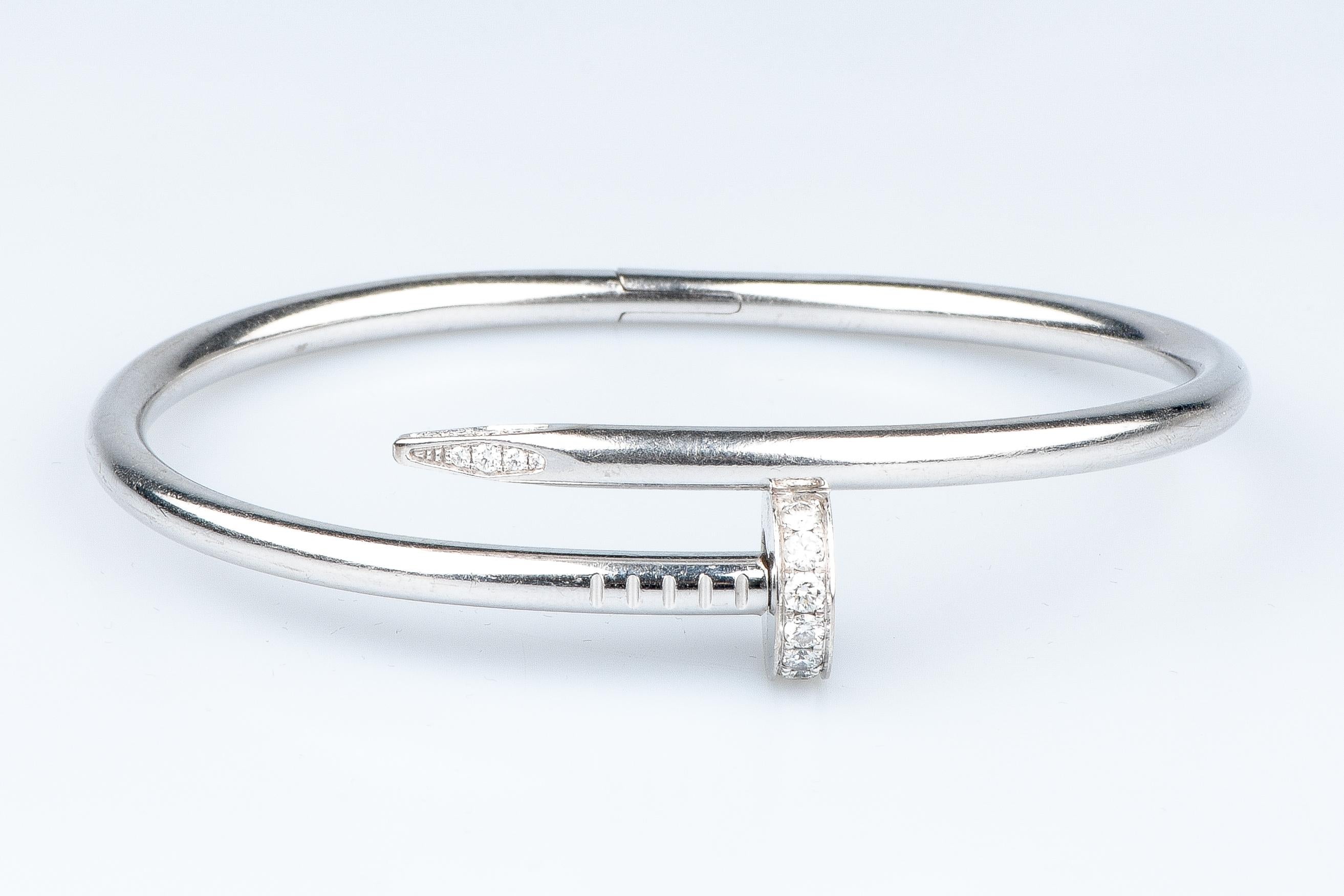 Cartier Juste un Clou white gold 18 carat Bracelet is designed with 32 brillant cut diamonds weighing 0.58 carat

Weight : 33.60 gr.

Quality of the diamond 
Color : G
Clarity : VS

Size : 17 cm

Dimensions :  3.50 mm

18 carat gold eagle head