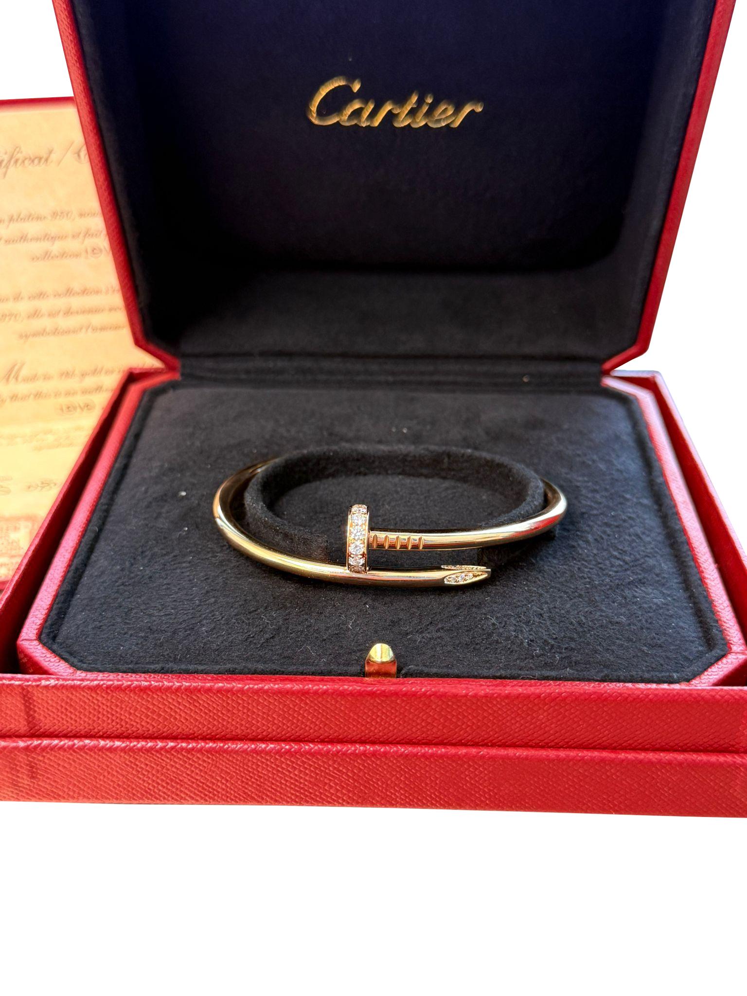 Bracelet Juste Un Clou de Cartier Modèle Noilliante avec 32 diamants taillés en brillant en vente 2