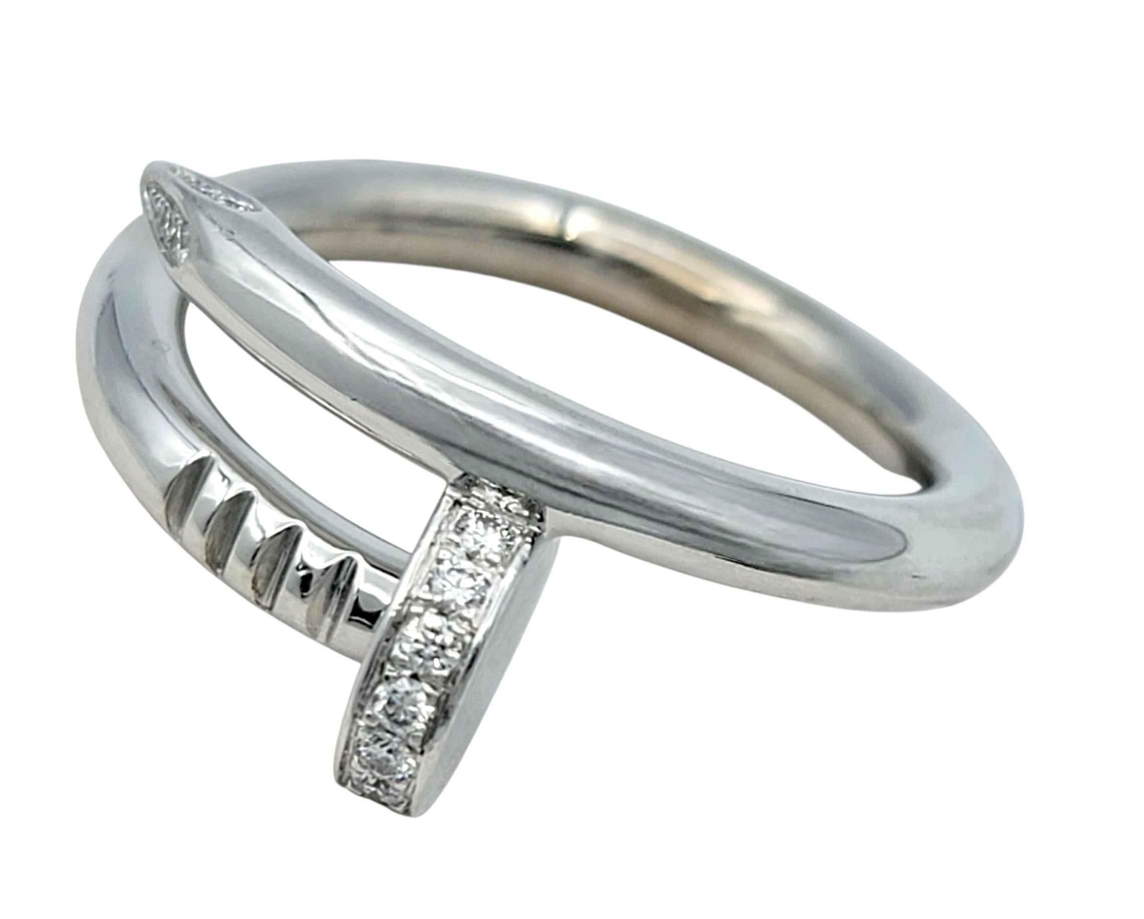 Ringgröße: 56 / 7.5 US 

Der Ring Juste un Clou Classic von Cartier besticht durch seine kühne Eleganz und sein ikonisches, von Nägeln inspiriertes Design. Er ist aus 18 Karat Weißgold gefertigt und legt sich in einer schlanken, spiralförmigen