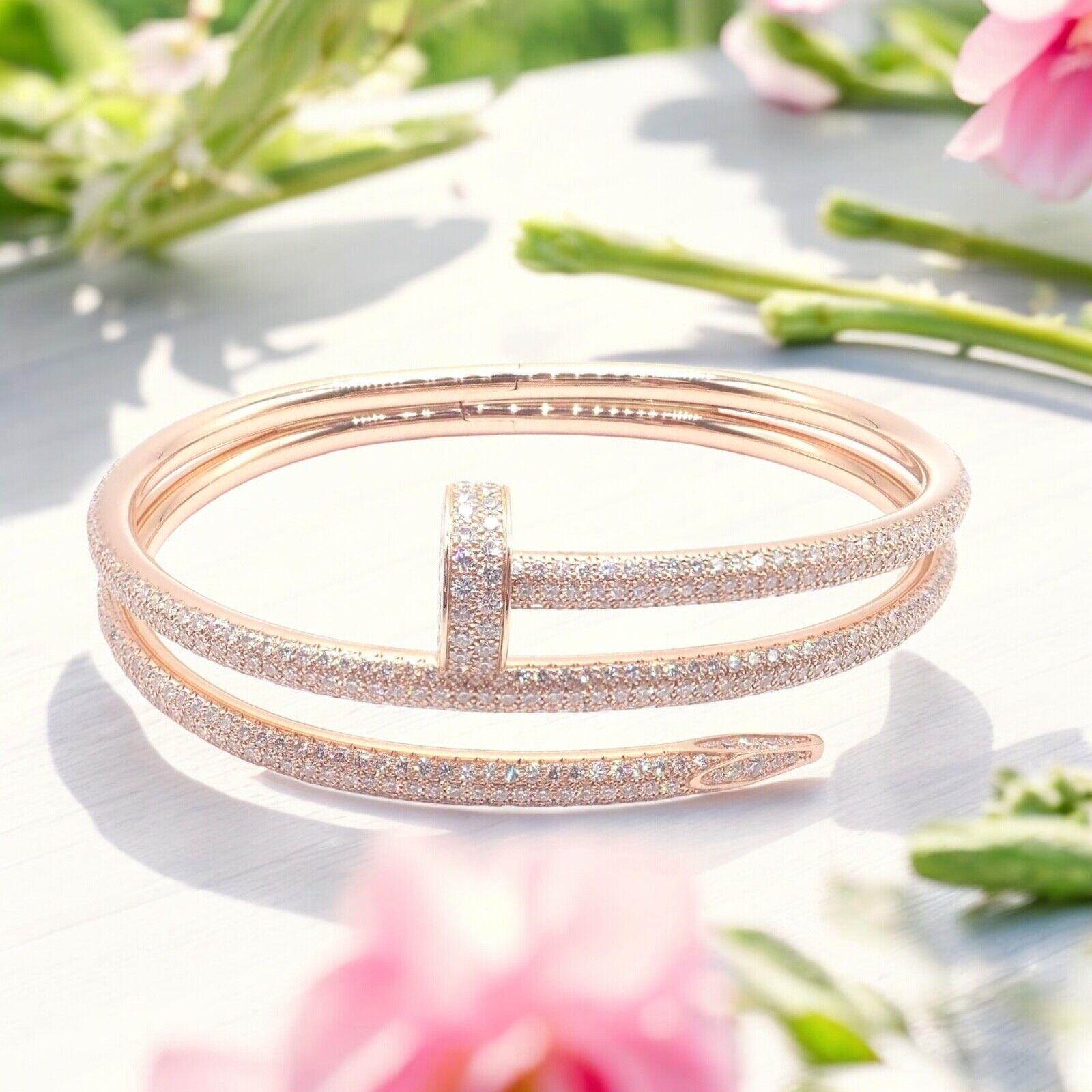 Bracciale con diamanti in oro rosa 18k Juste Un Clou Taglia 16 di CARTIER. 
Il bracciale Cartier Juste un Clou Nail Bangle è uno squisito bracciale realizzato in oro rosa 18 carati e impreziosito da diamanti scintillanti. A forma di chiodo piegato,