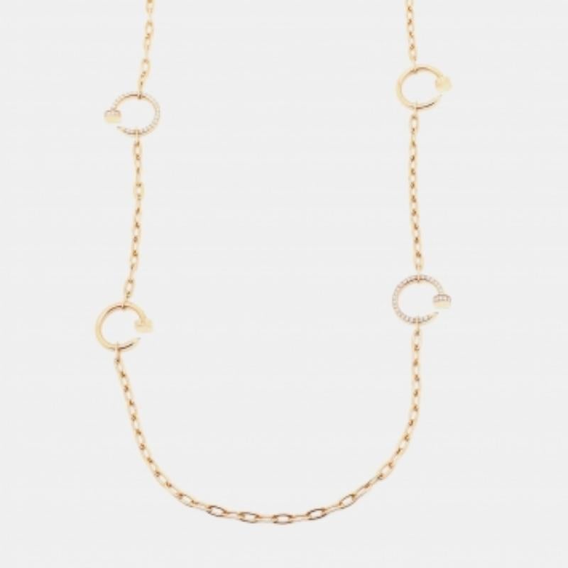 La collezione Juste Un Clou di Cartier infonde eleganza e grazia a chi la indossa. Questo gioiello della linea Juste Un Clou è scolpito in oro rosa 18 carati e impreziosito da un ciondolo con diamanti.