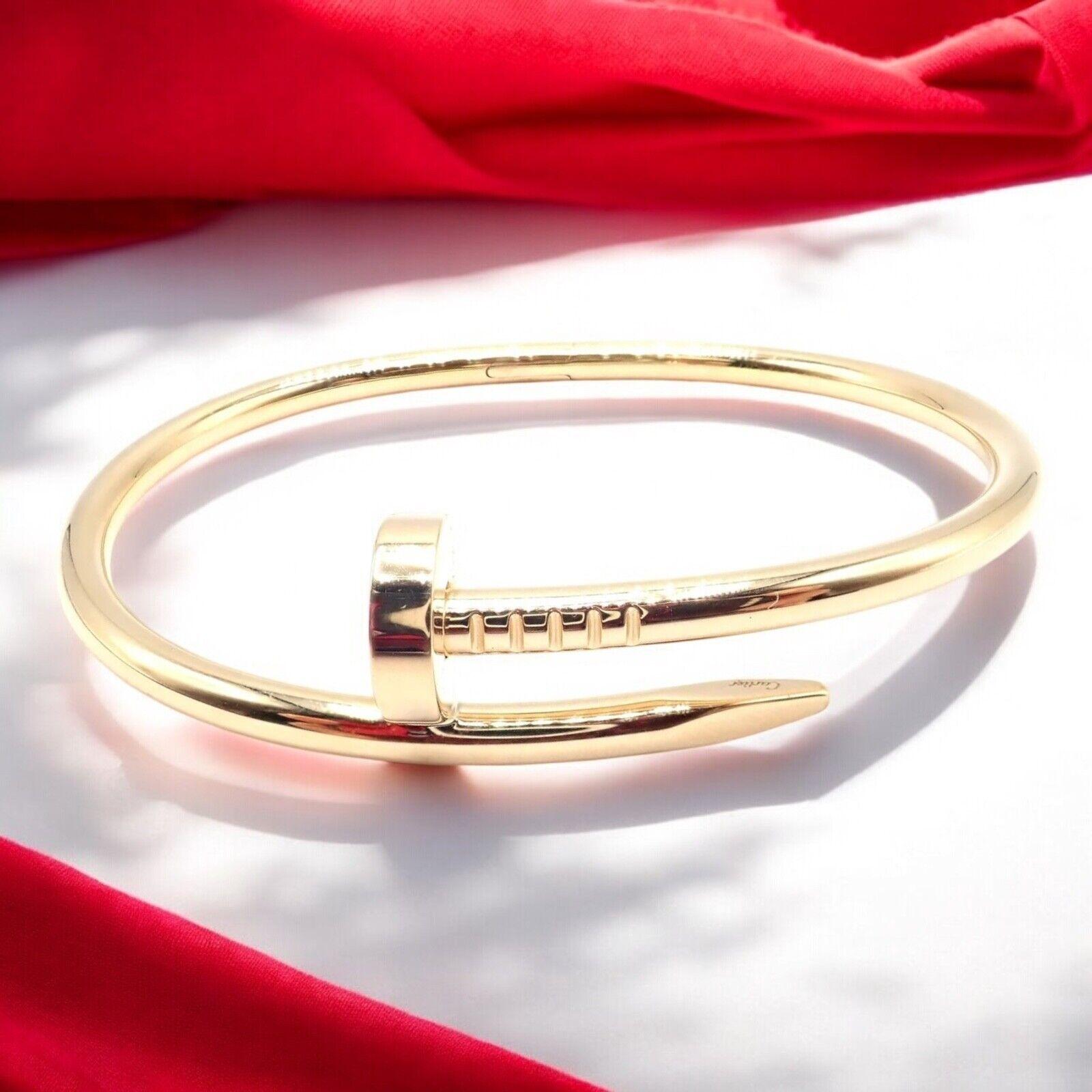 Bracelet en or jaune 18k Juste Un Clou Taille 17 par Cartier. 
L'emblématique bracelet Juste un Clou de Cartier en or jaune 18 carats réimagine l'humble clou en une audacieuse pièce d'apparat. 
Confectionné en taille 17, il incarne une